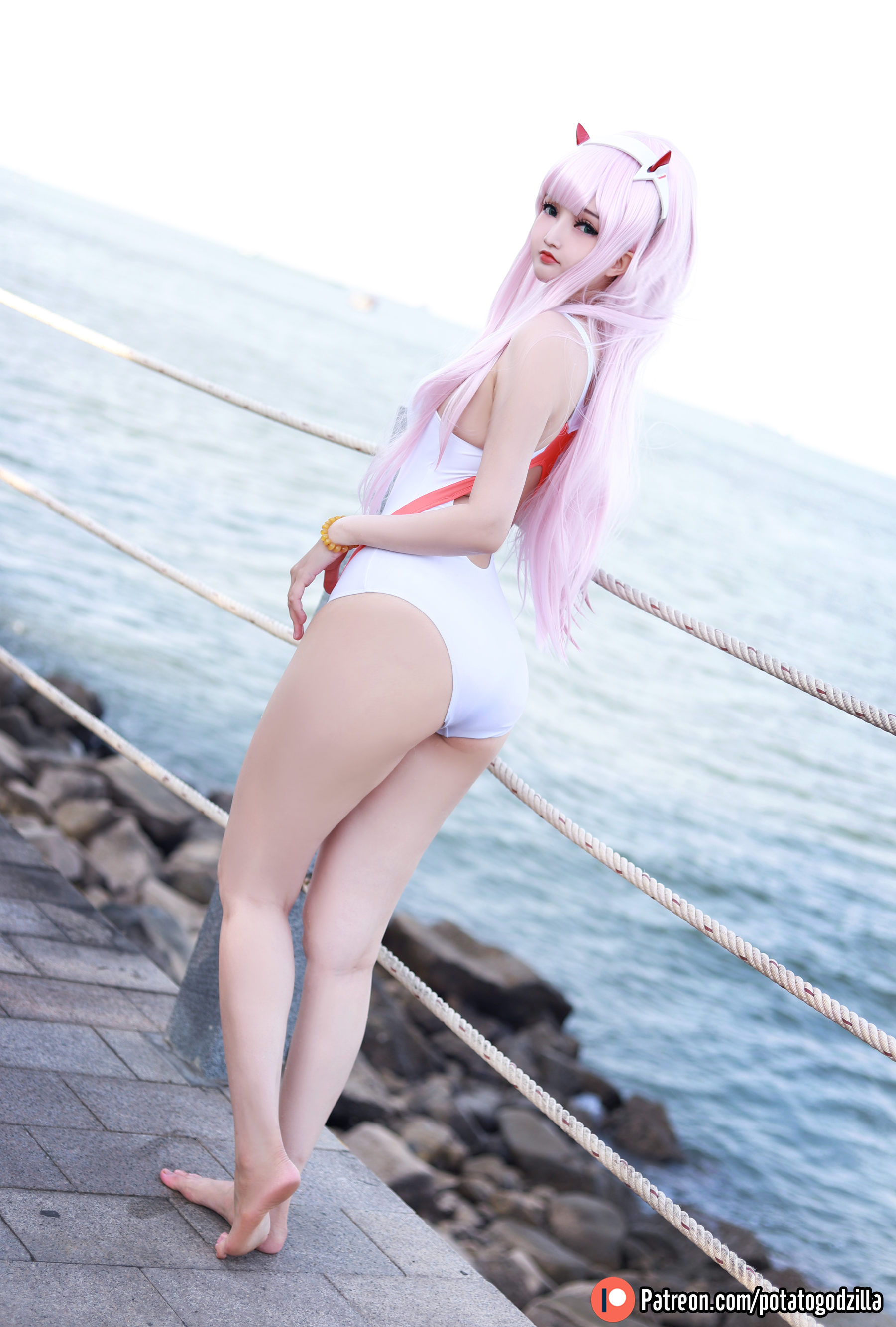Coser小姐姐Potato Godzilla - Zero Two Swimsuit
