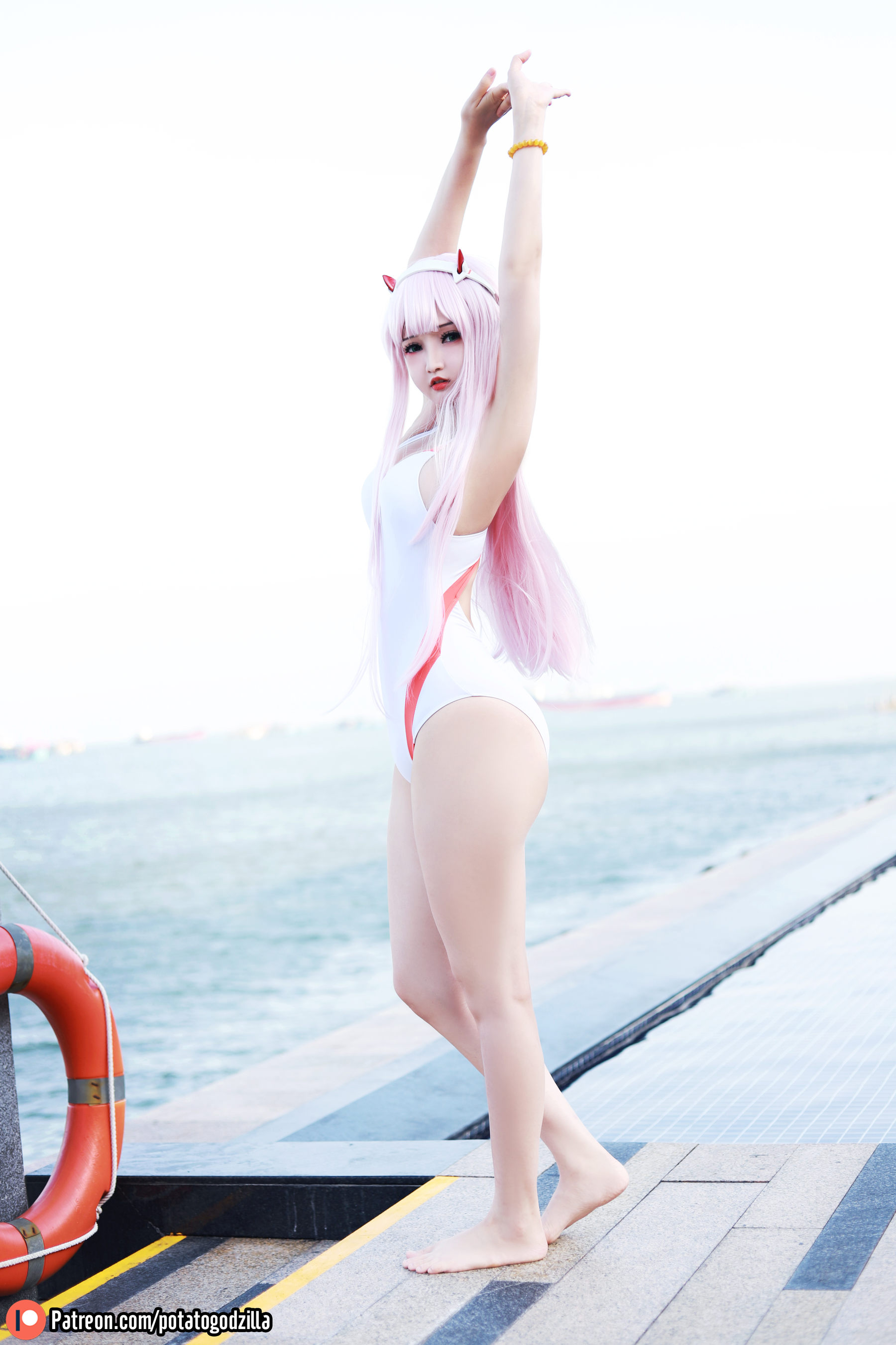 Coser小姐姐Potato Godzilla - Zero Two Swimsuit