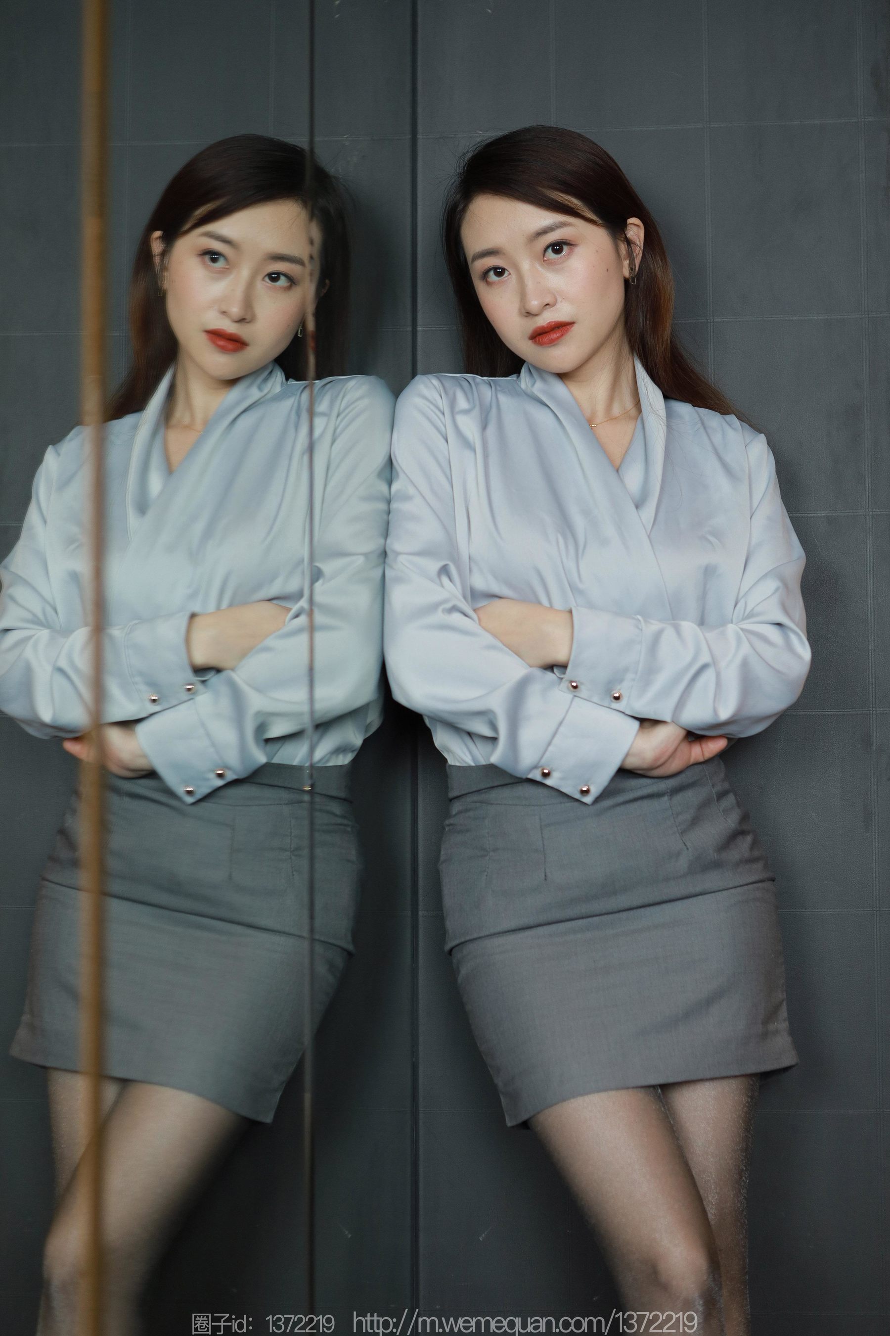 IESS异思趣向 - 模特：小婕 《灰裙亮丝》