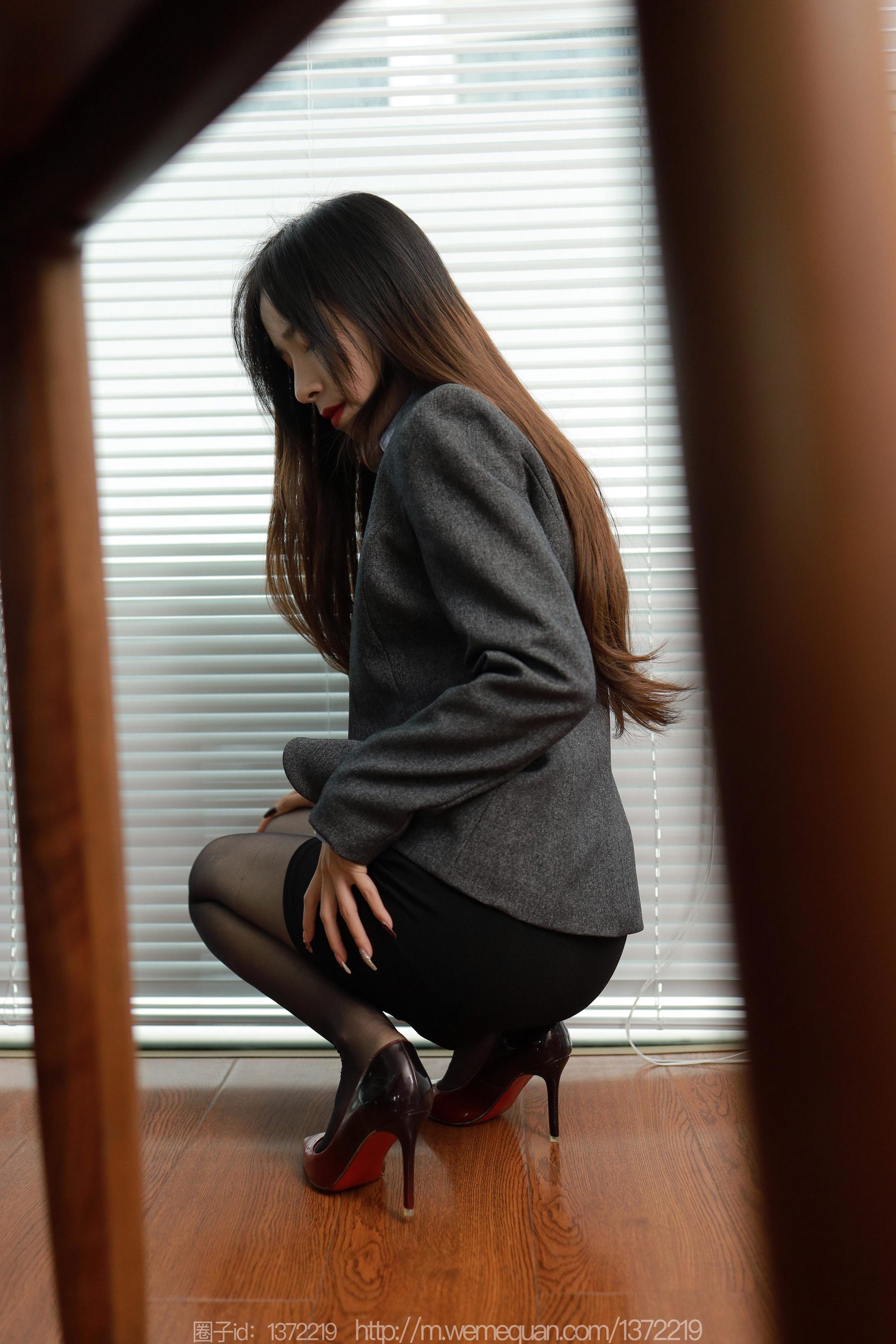 IESS异思趣向 - 模特：美子 《桌底游戏》