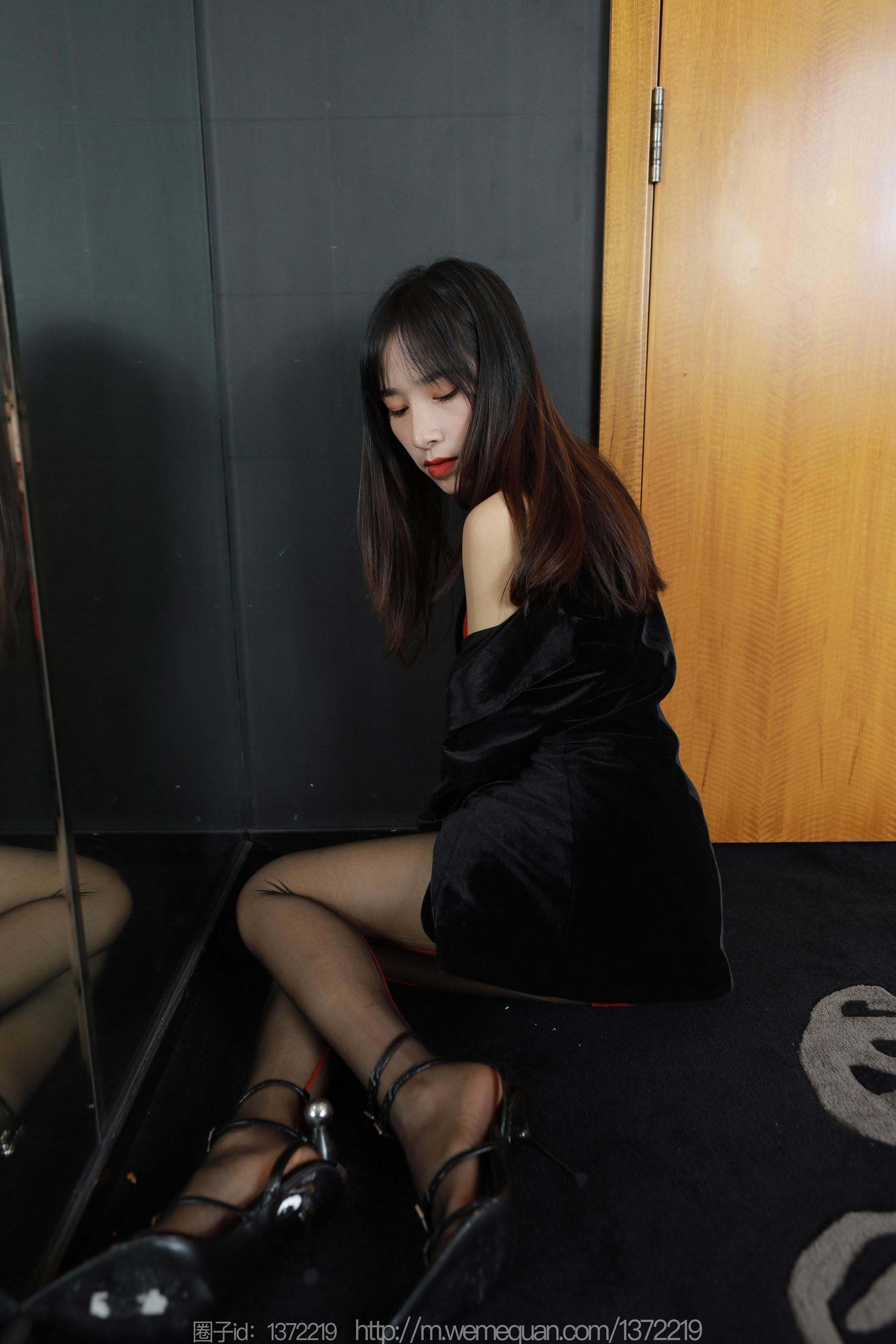 IESS异思趣向 - 模特：美子 《红色竖线》