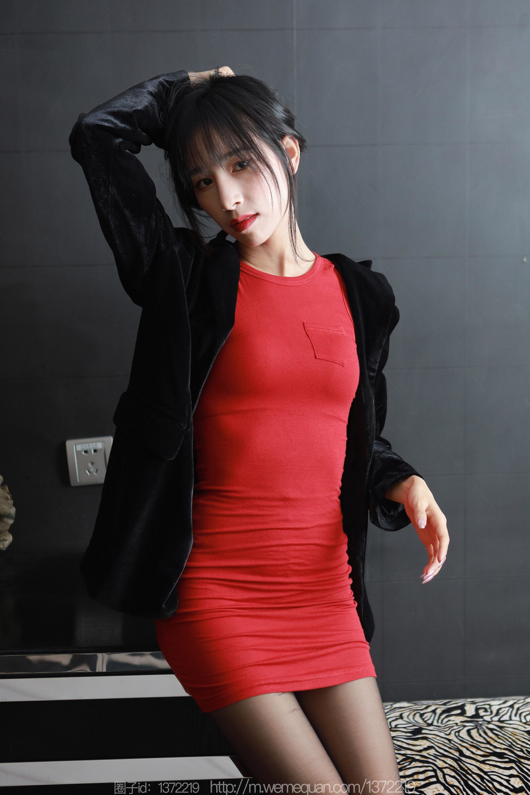 IESS异思趣向 - 模特：美子 《红色竖线》