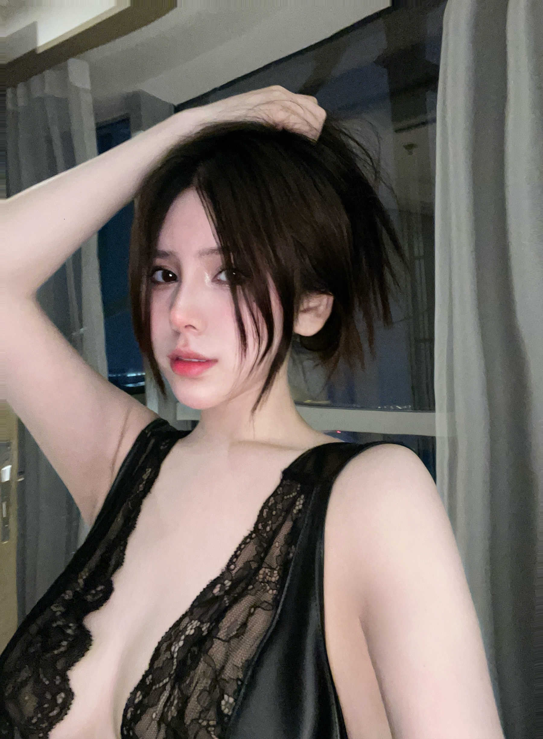 奔跑的晶骡儿 - 皮衣蕾丝