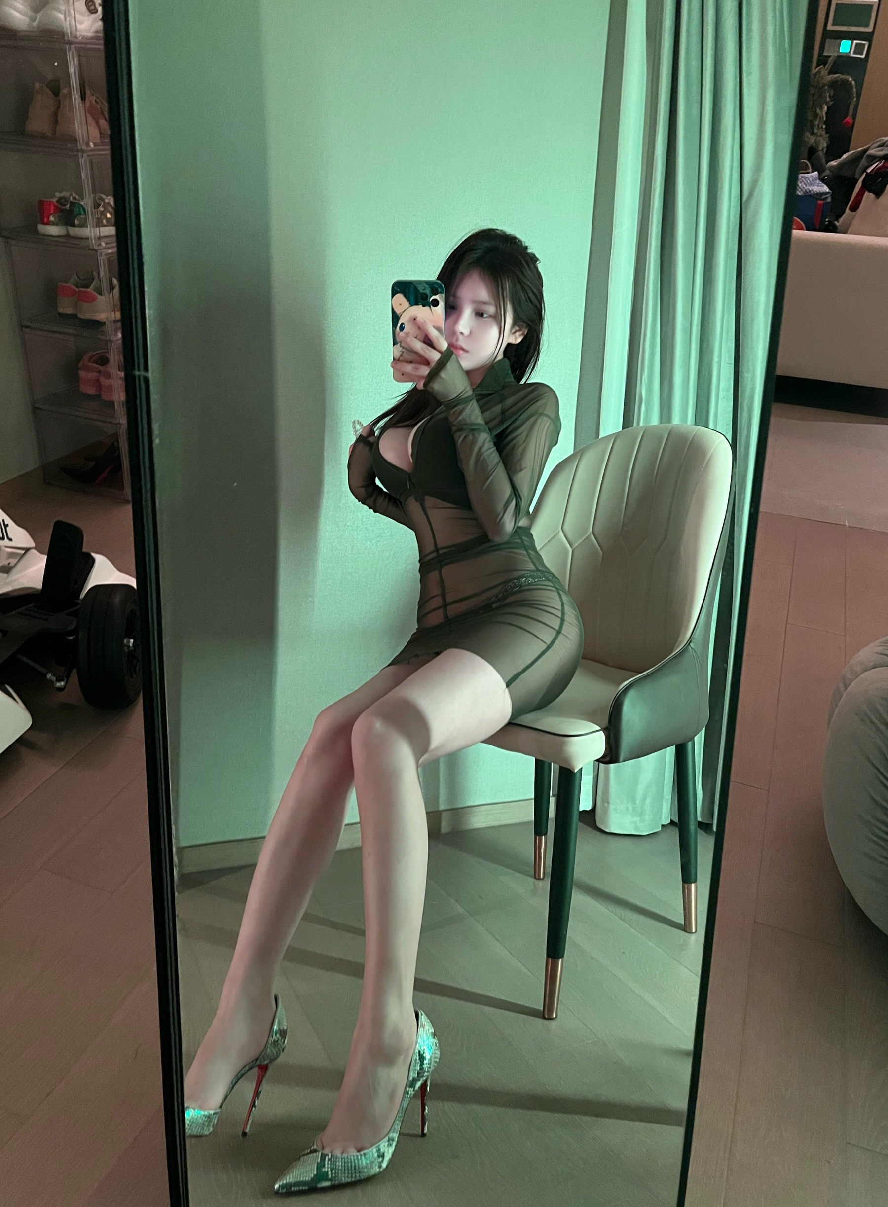 奔跑的晶骡儿 - 绿色透视装