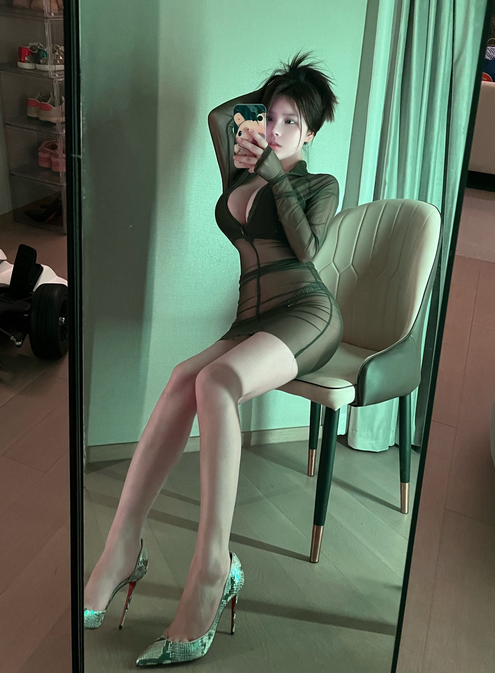 奔跑的晶骡儿 - 绿色透视装