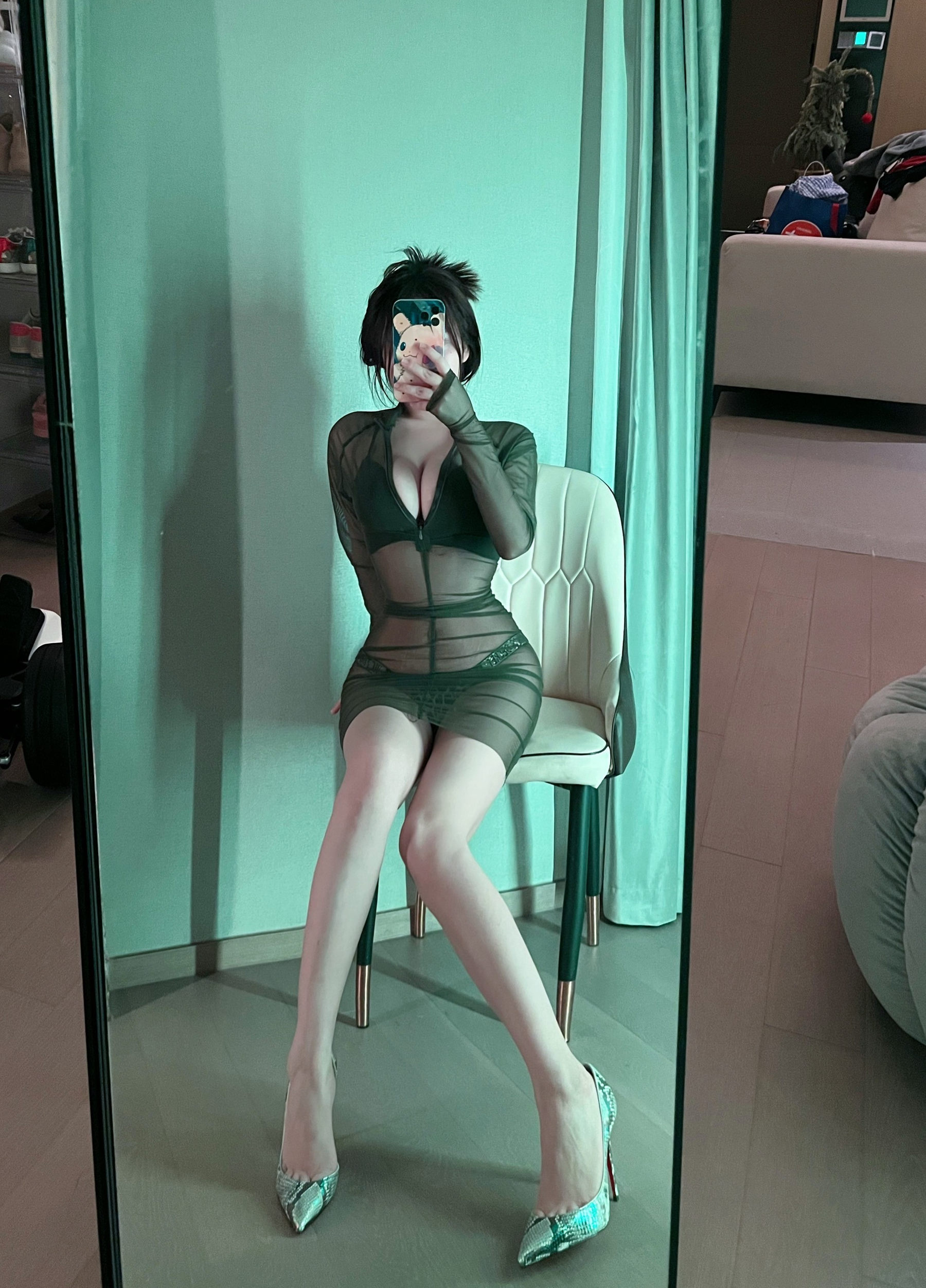 奔跑的晶骡儿 - 绿色透视装