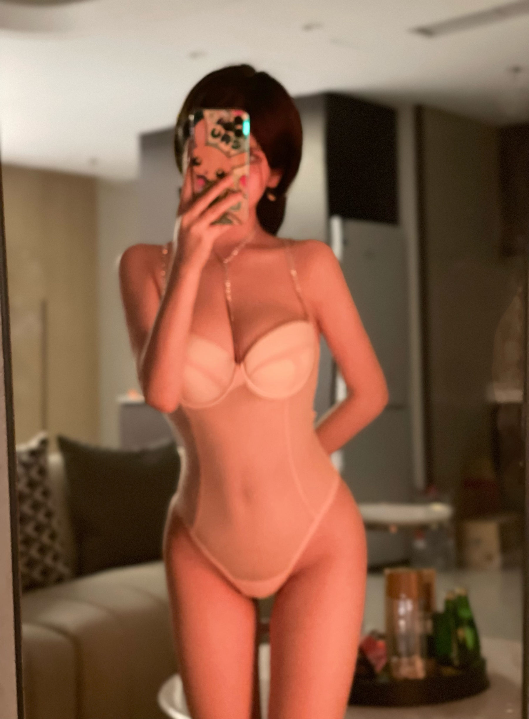 奔跑的晶骡儿 - 美丽小姐的睡衣
