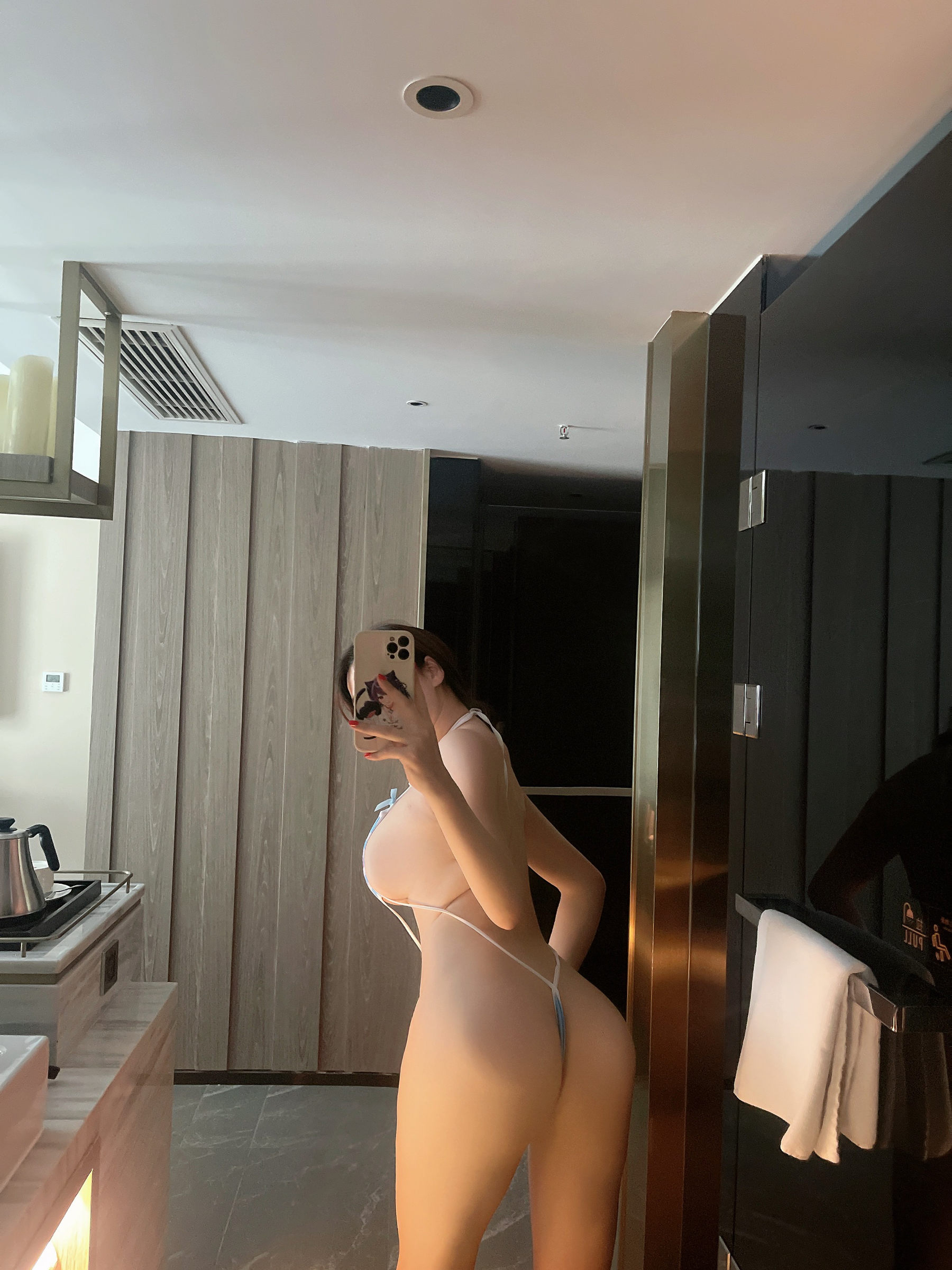 奶宝妹纸 - 羞耻的辣妹