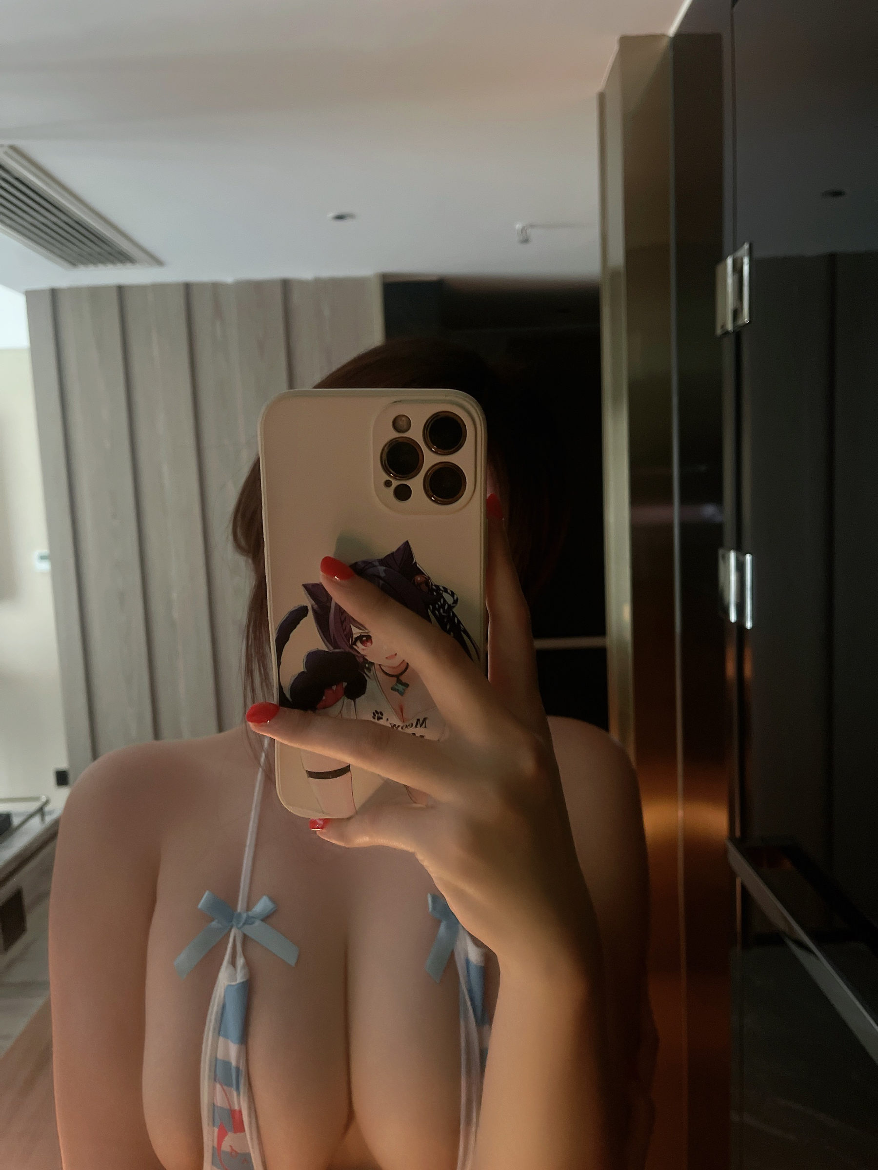 奶宝妹纸 - 羞耻的辣妹