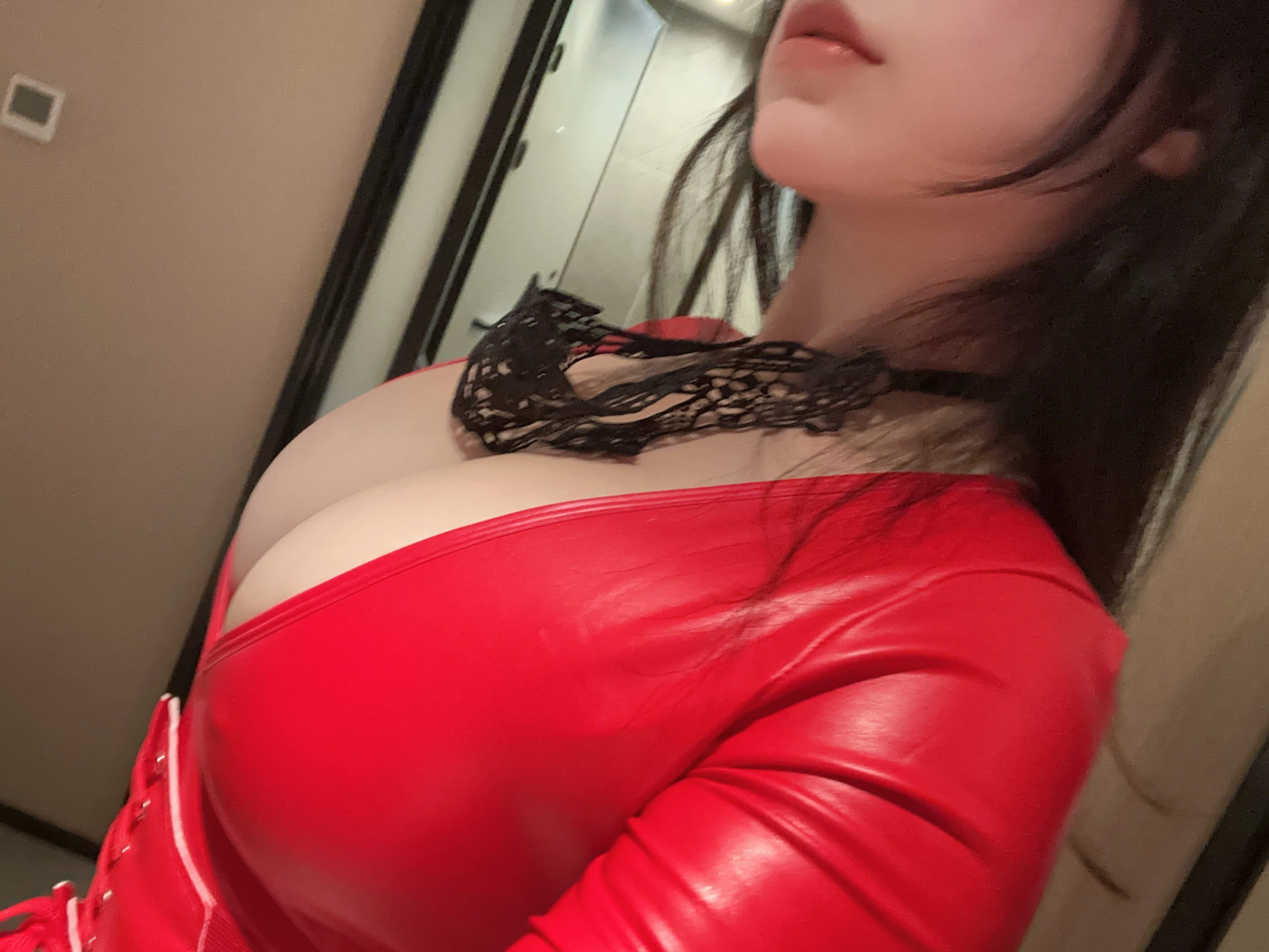 奶宝妹纸 - 诱人的红皮衣