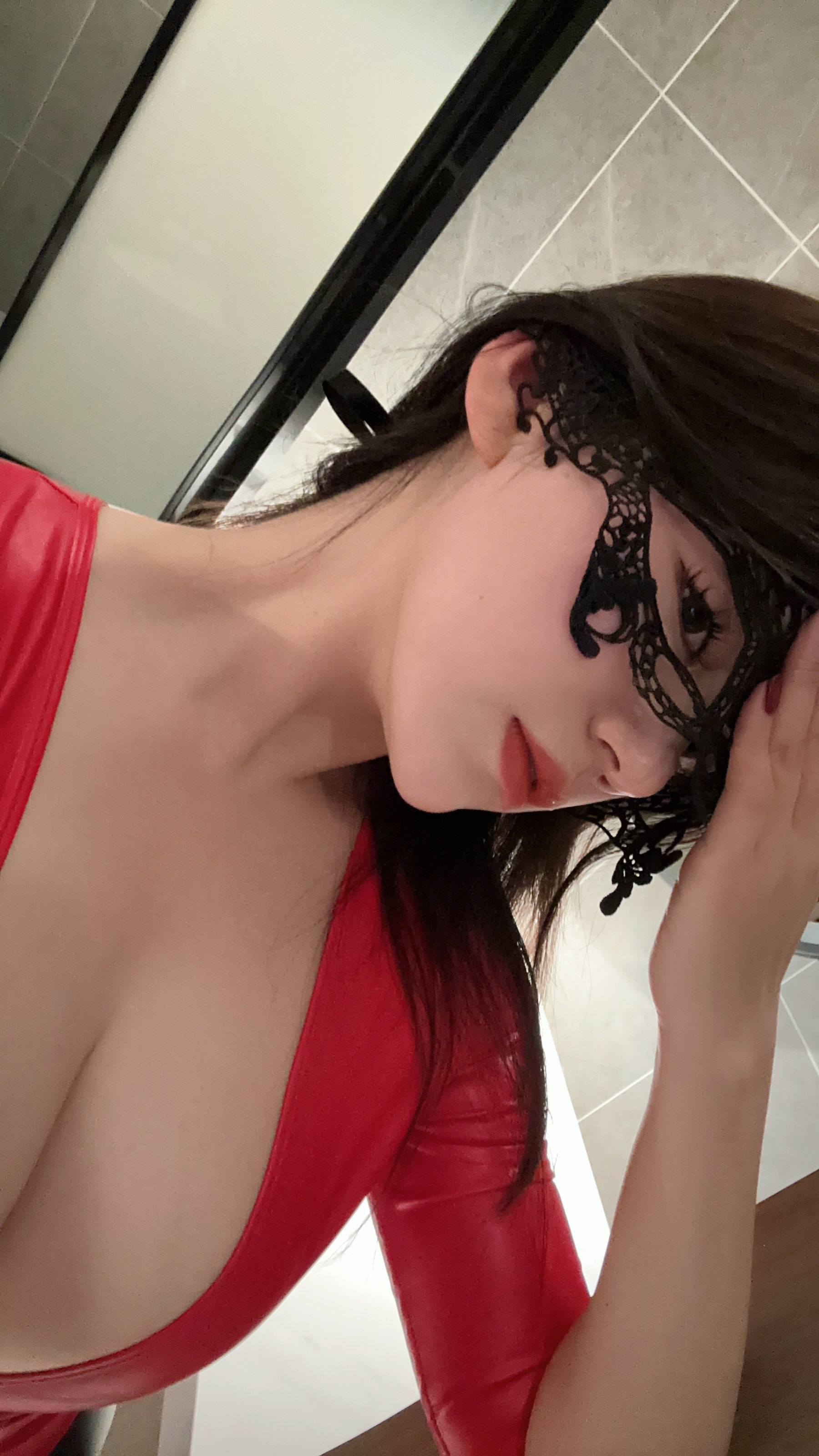 奶宝妹纸 - 诱人的红皮衣