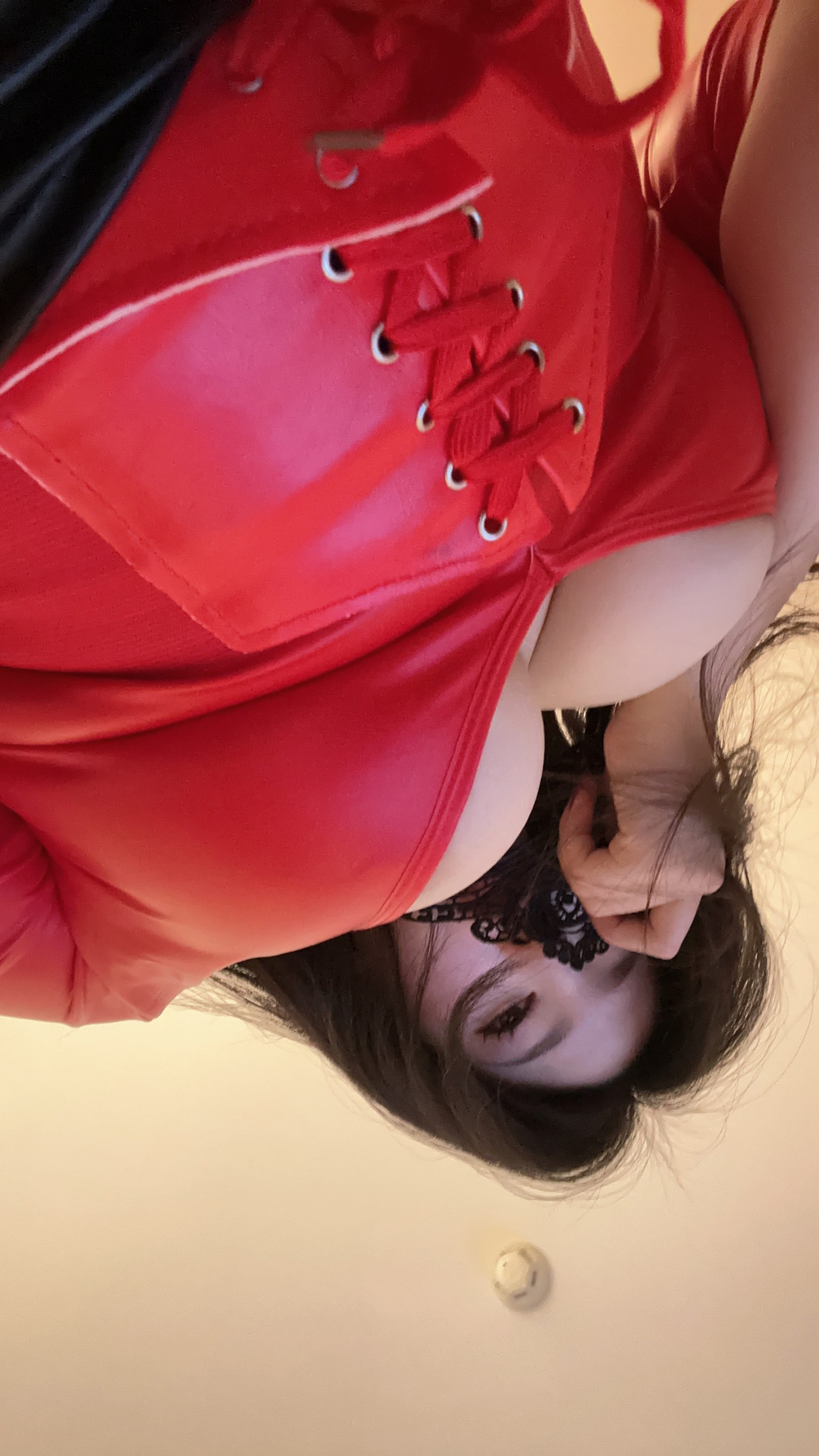 奶宝妹纸 - 诱人的红皮衣
