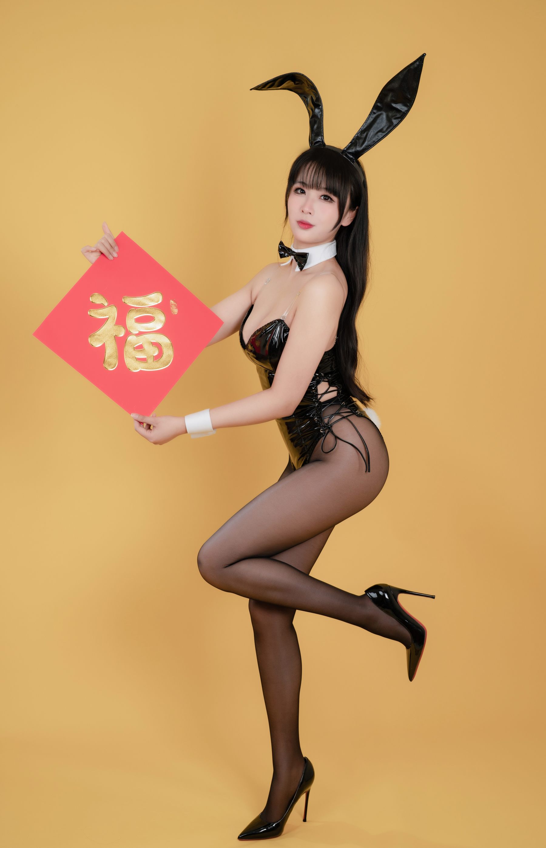 轩萧学姐 - 新春福兔 黑兔女郎