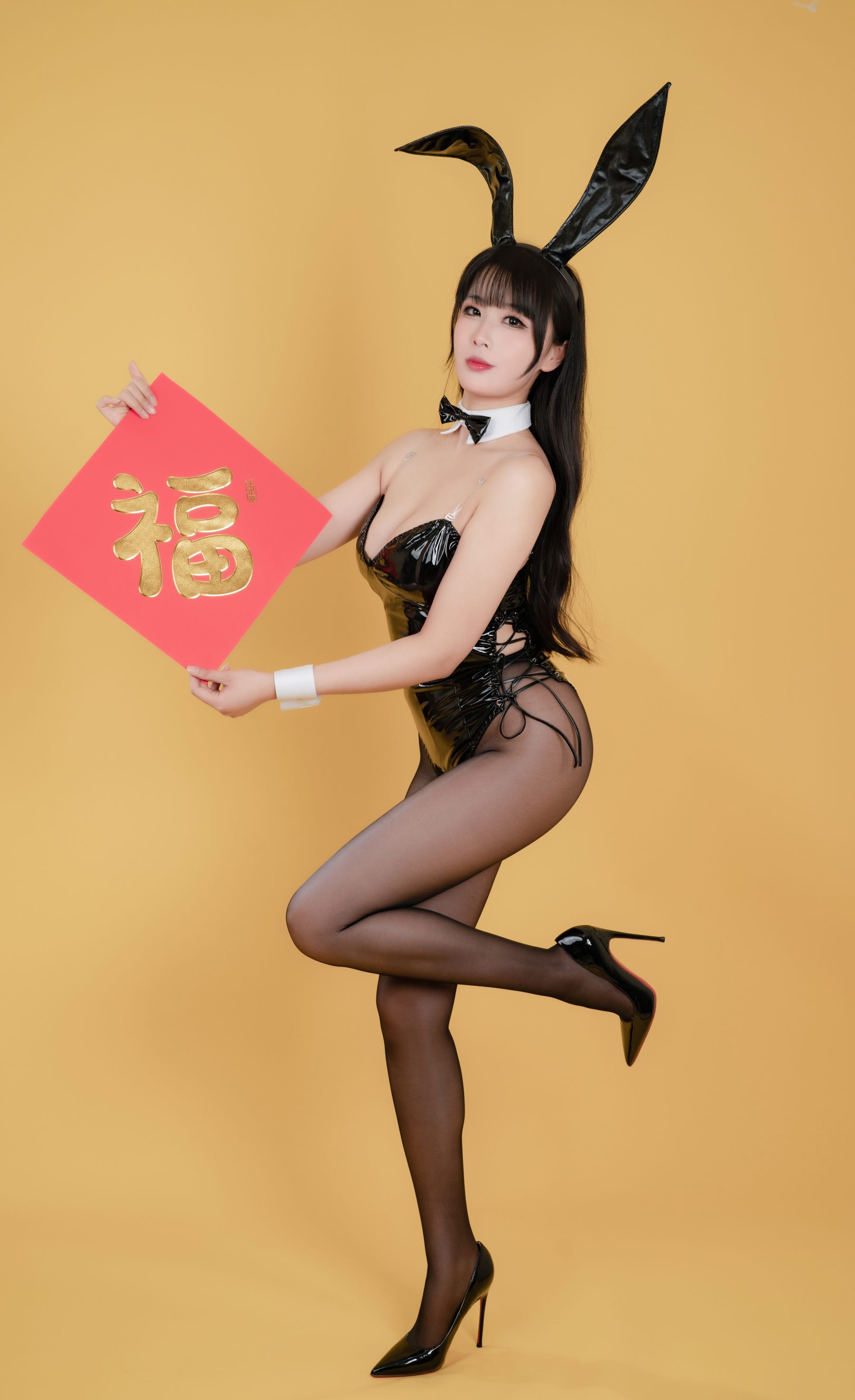 轩萧学姐 - 新春福兔 黑兔女郎
