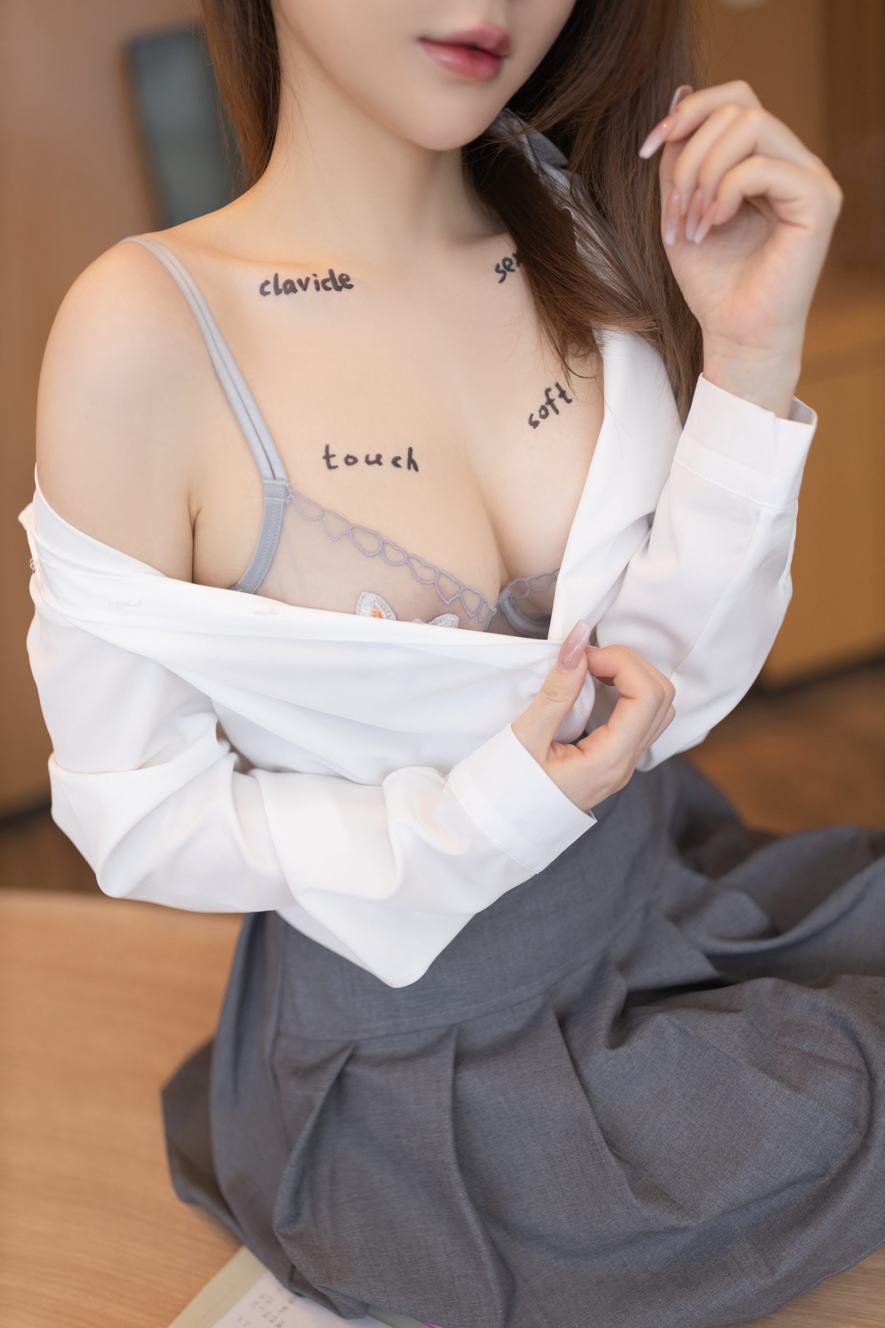鱼子酱JK透明内衣写真