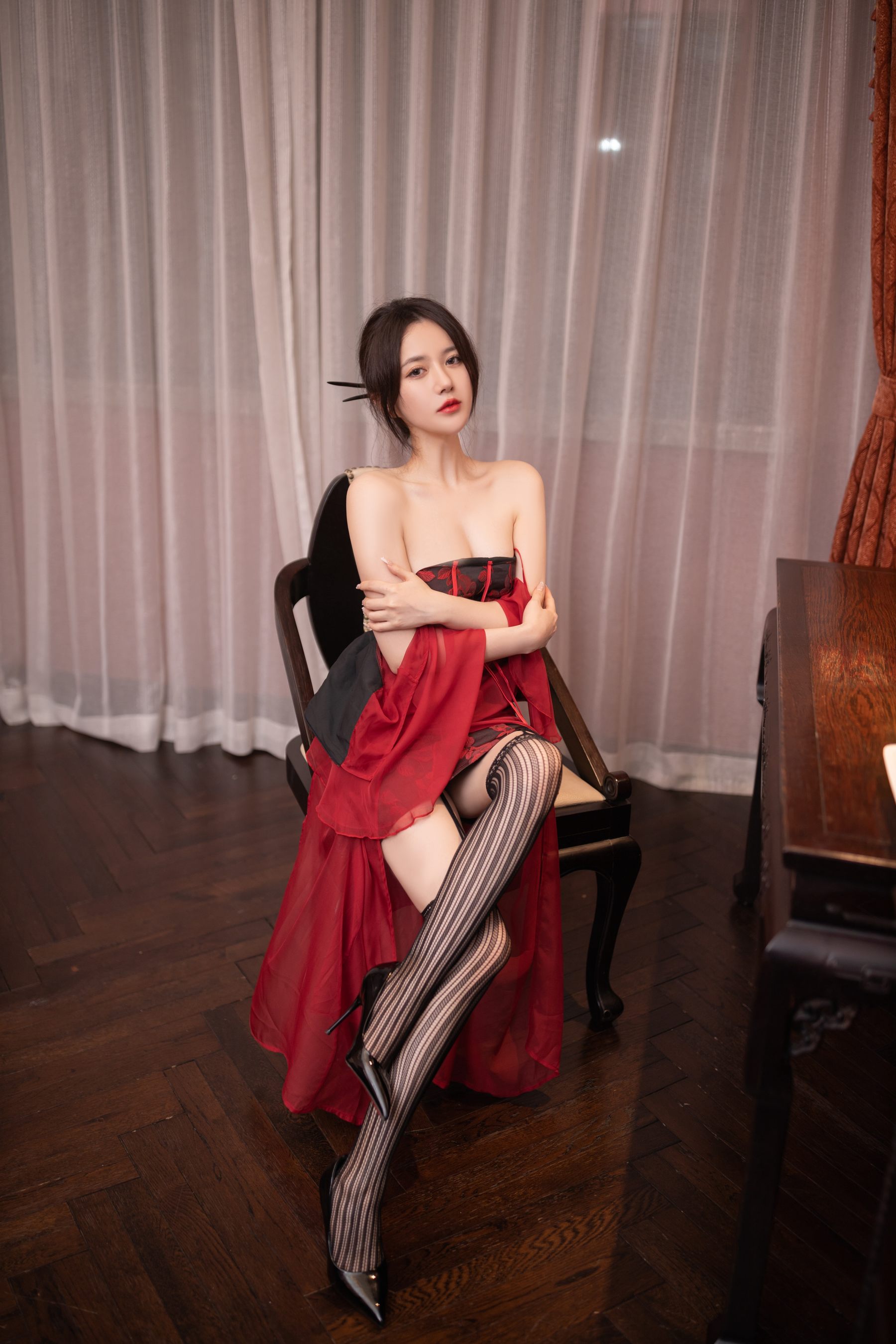 鱼子酱天生妖娆写真