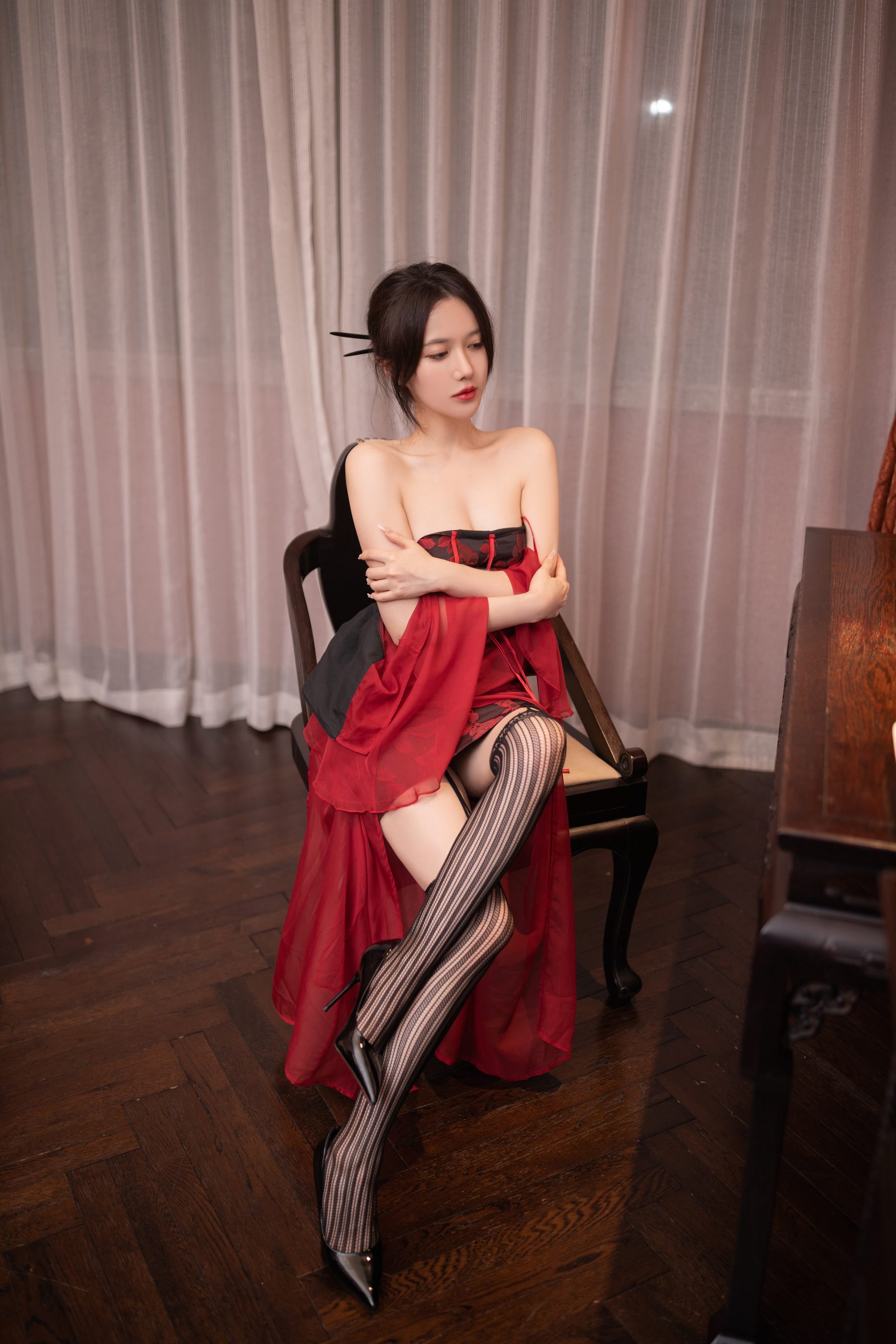 鱼子酱天生妖娆写真