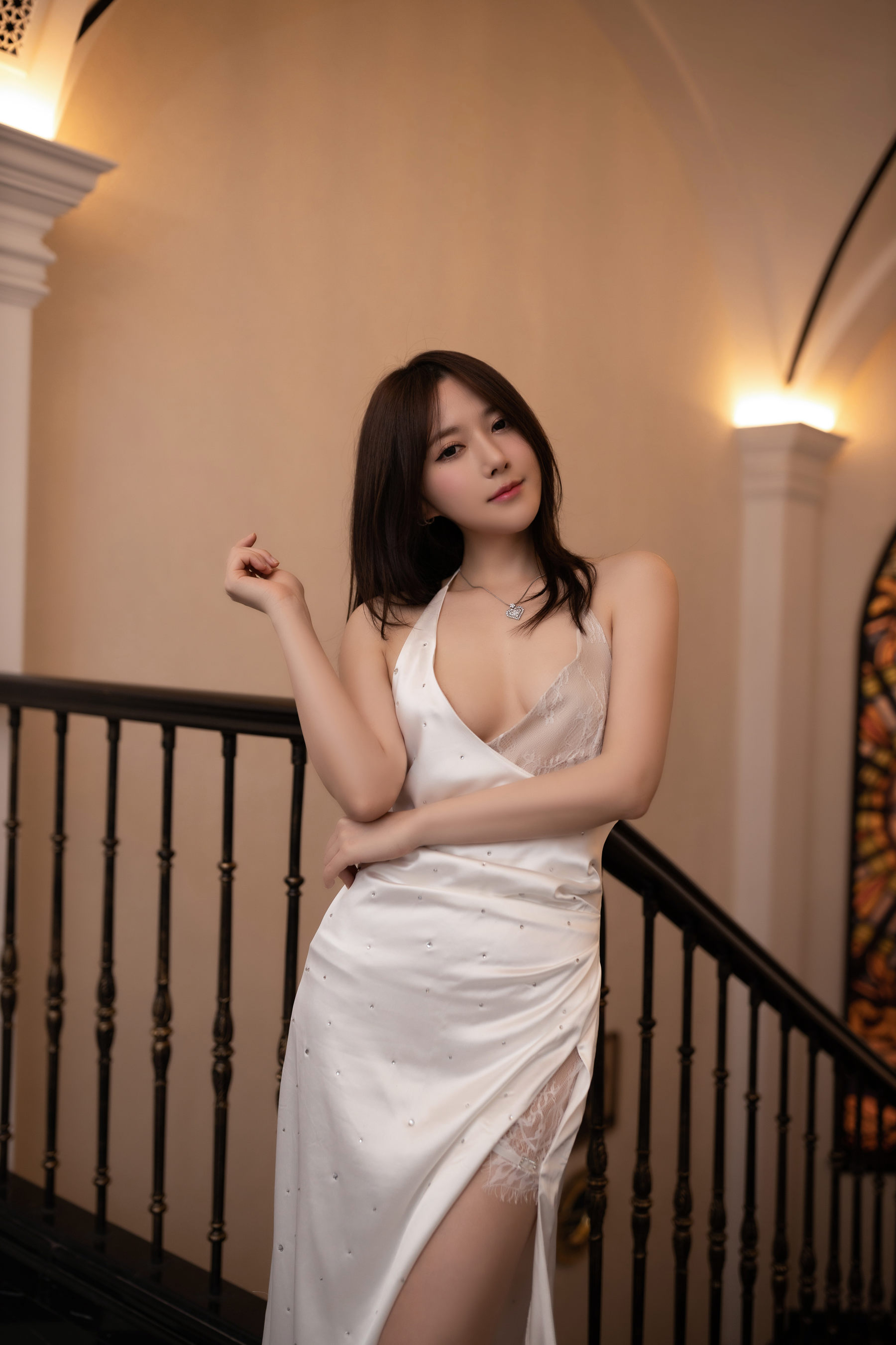 鱼子酱白色礼服写真