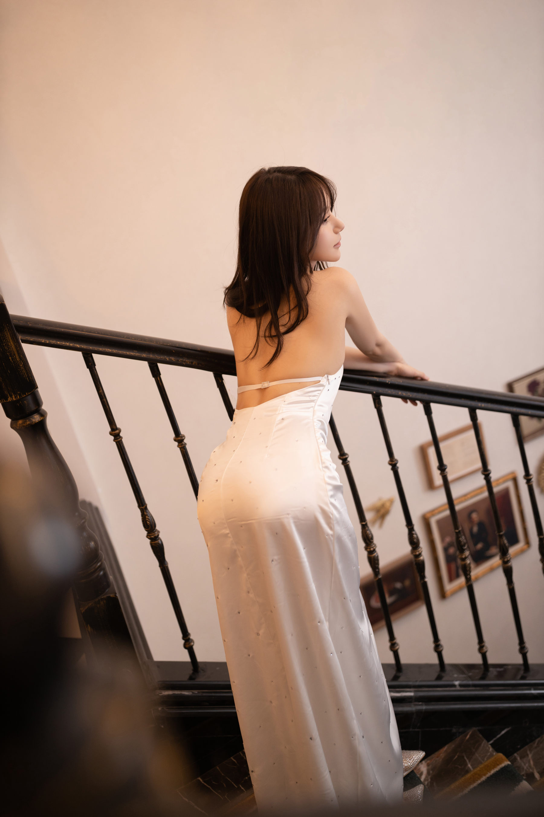 鱼子酱白色礼服写真