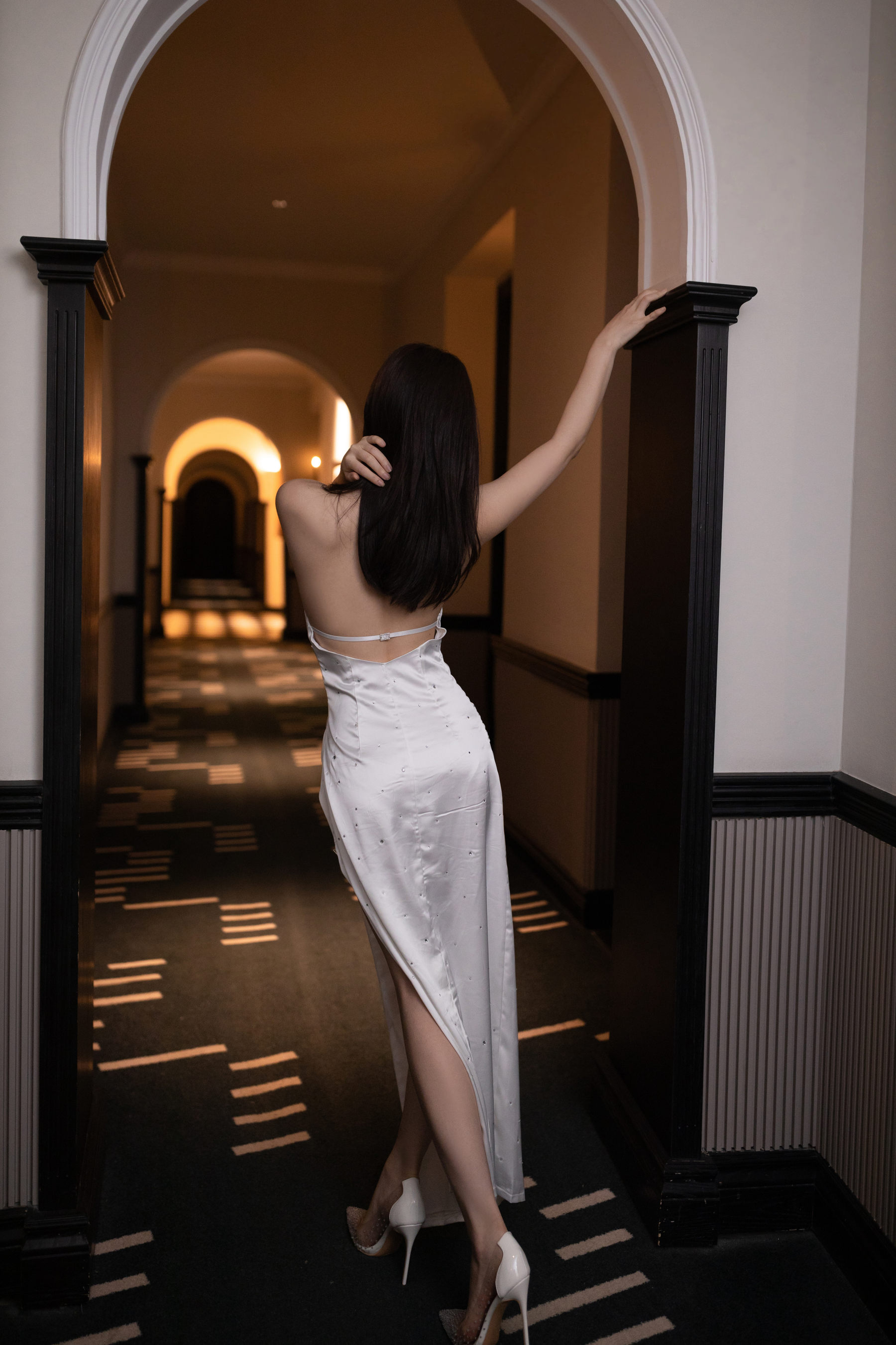 鱼子酱白色礼服写真