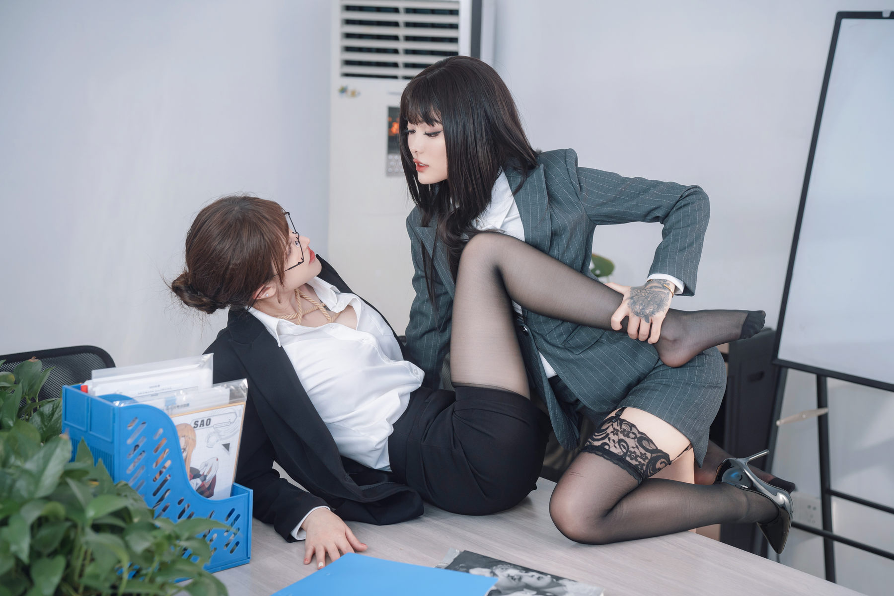 鹿八岁 - 女上司和女下属