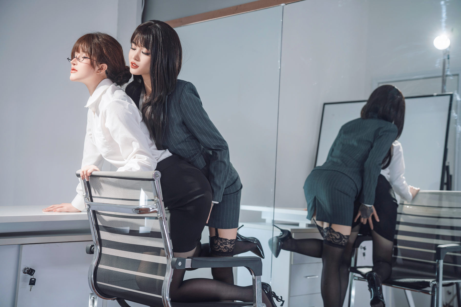 鹿八岁 - 女上司和女下属
