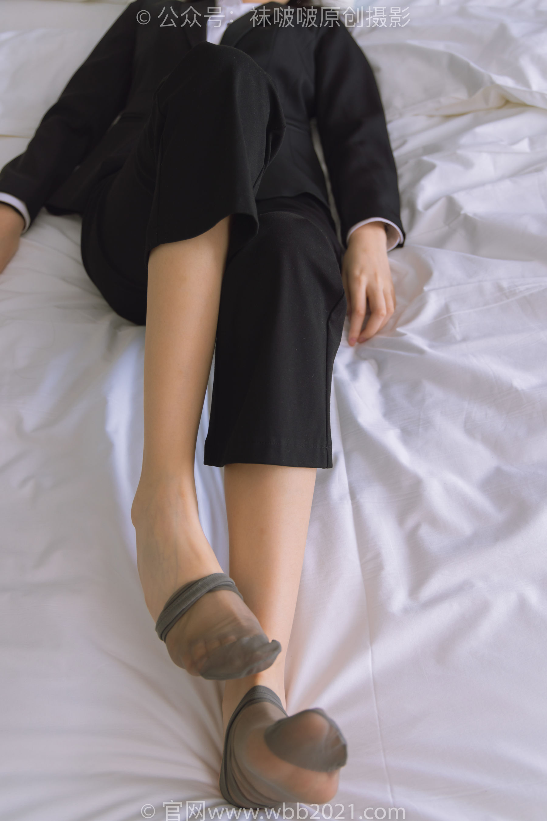 BoBoSocks袜啵啵 No.245 小甜豆 -高跟鞋、短灰丝、半蹲镜头较多