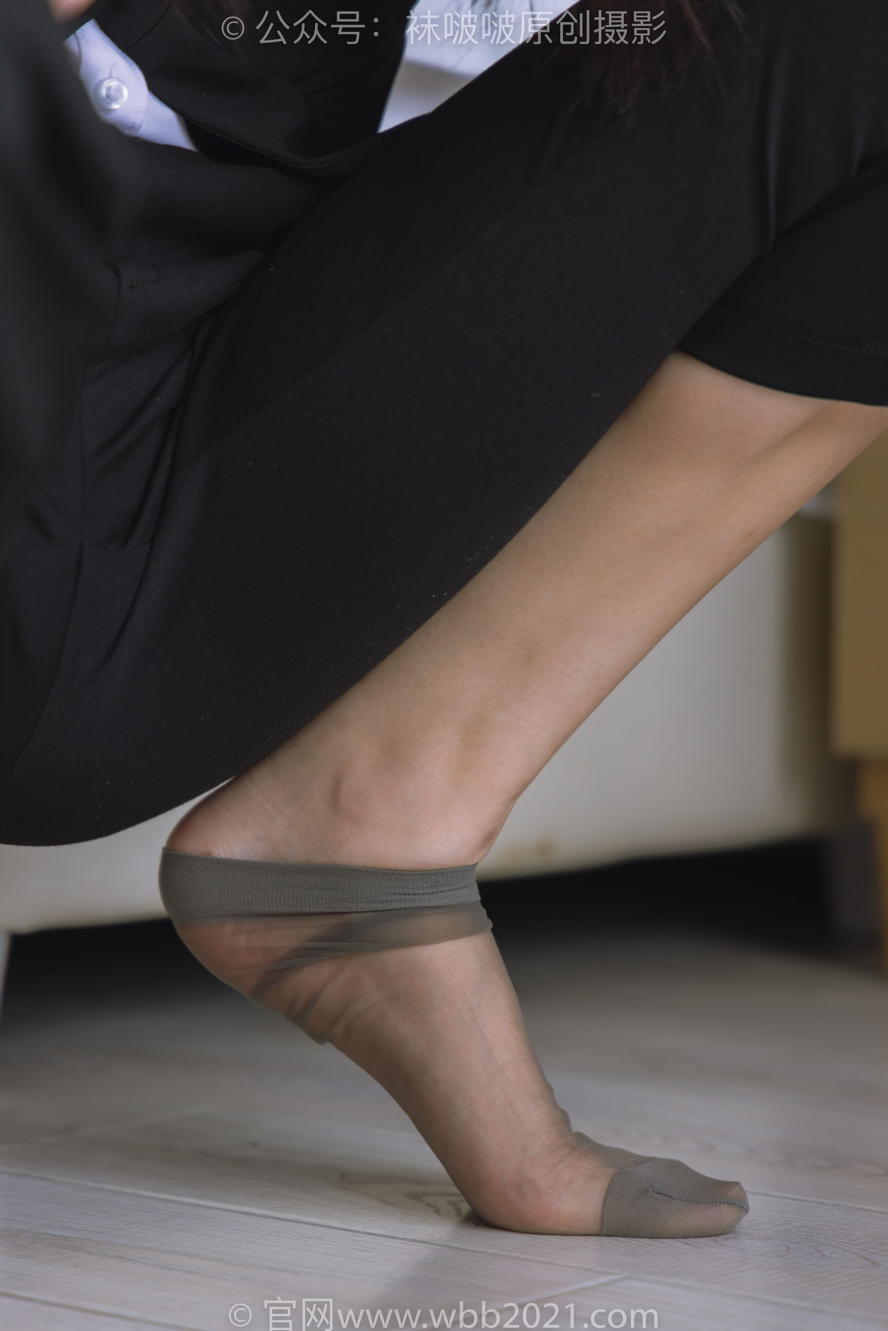 BoBoSocks袜啵啵 No.245 小甜豆 -高跟鞋、短灰丝、半蹲镜头较多