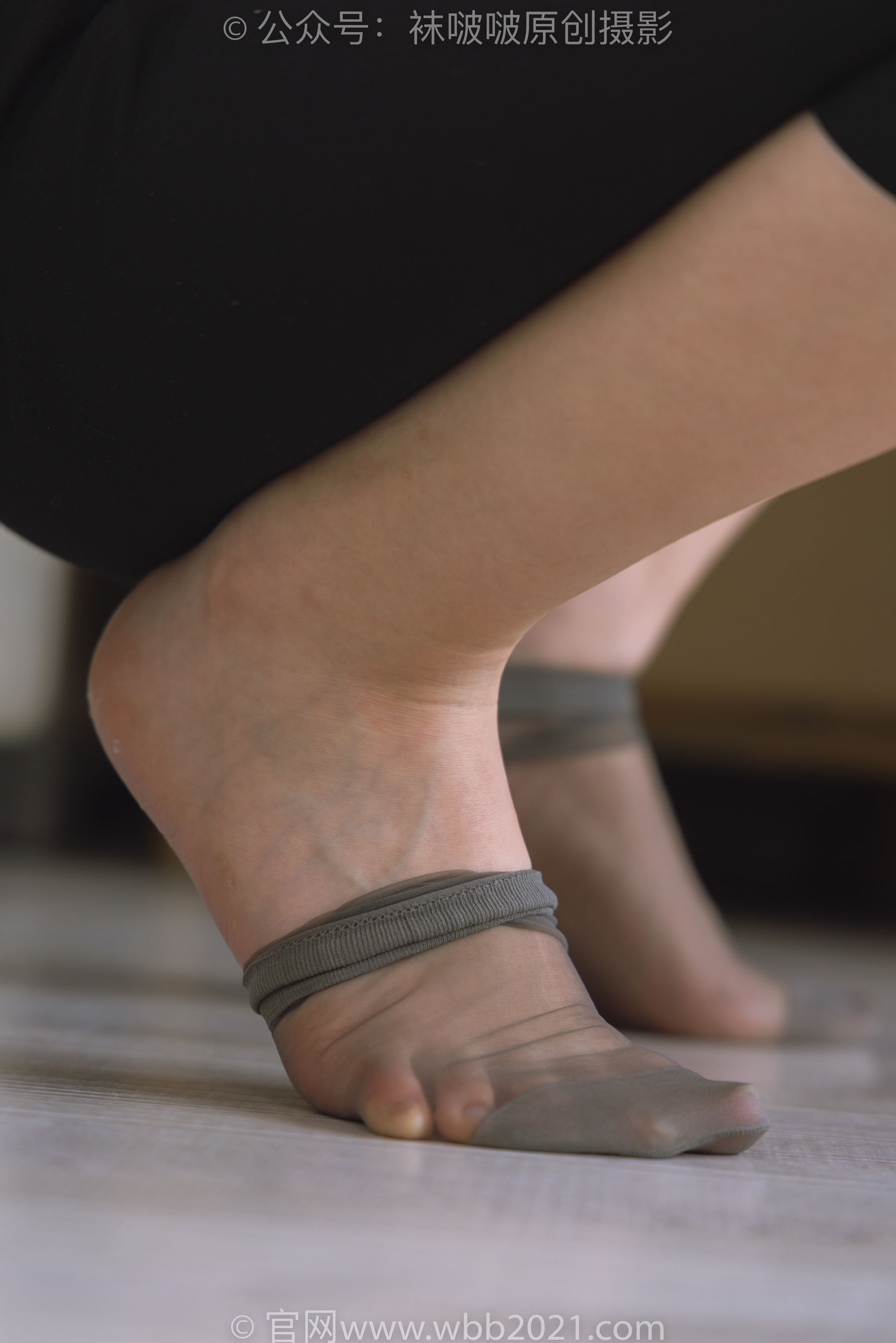 BoBoSocks袜啵啵 No.245 小甜豆 -高跟鞋、短灰丝、半蹲镜头较多