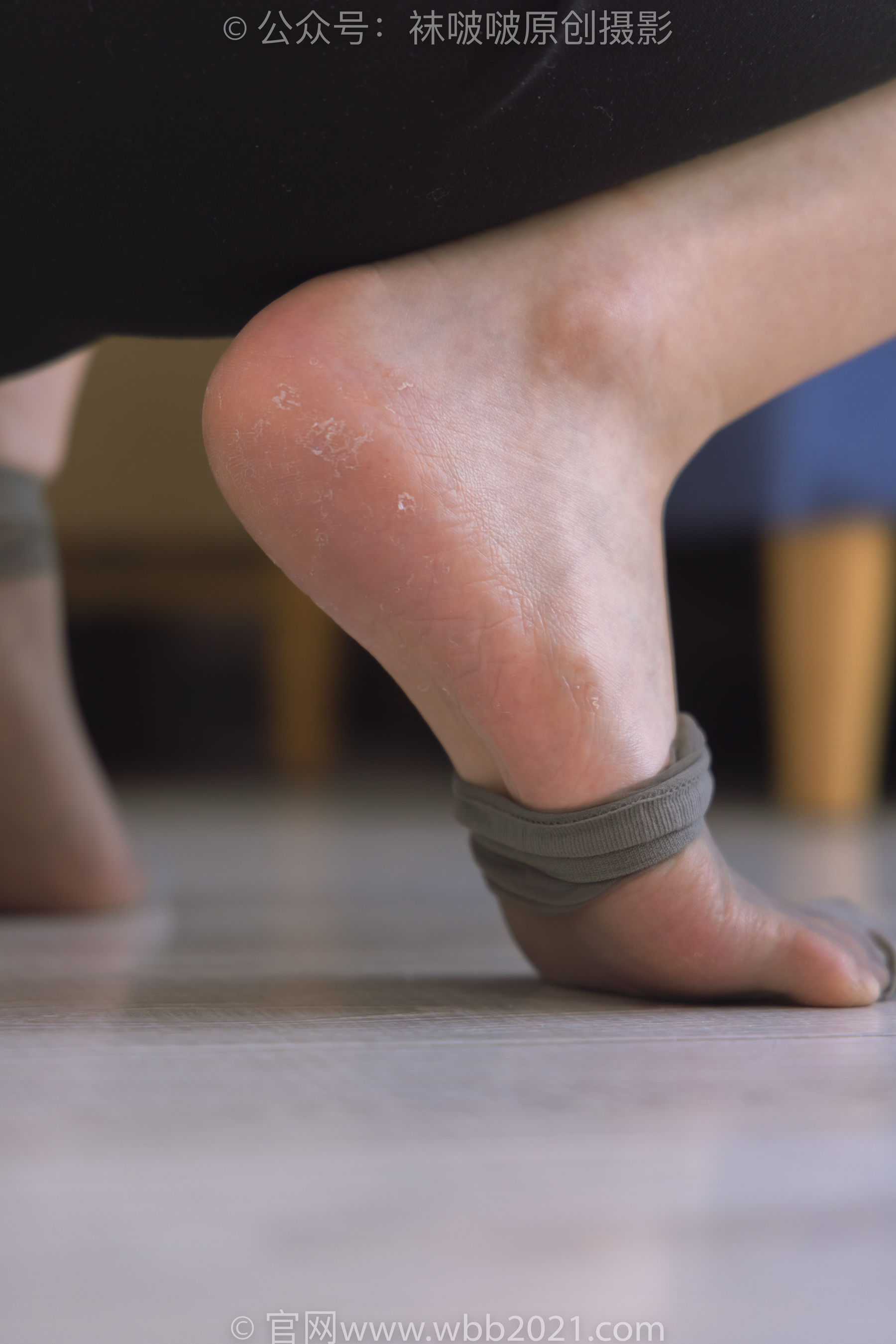 BoBoSocks袜啵啵 No.245 小甜豆 -高跟鞋、短灰丝、半蹲镜头较多