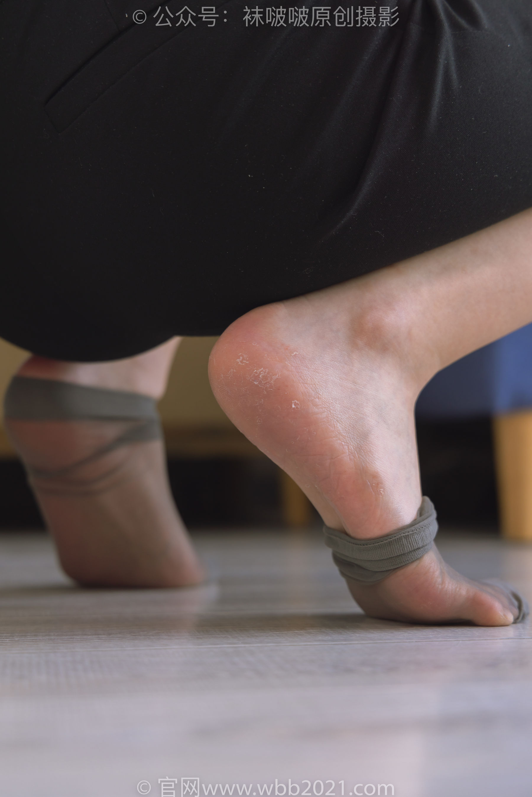 BoBoSocks袜啵啵 No.245 小甜豆 -高跟鞋、短灰丝、半蹲镜头较多