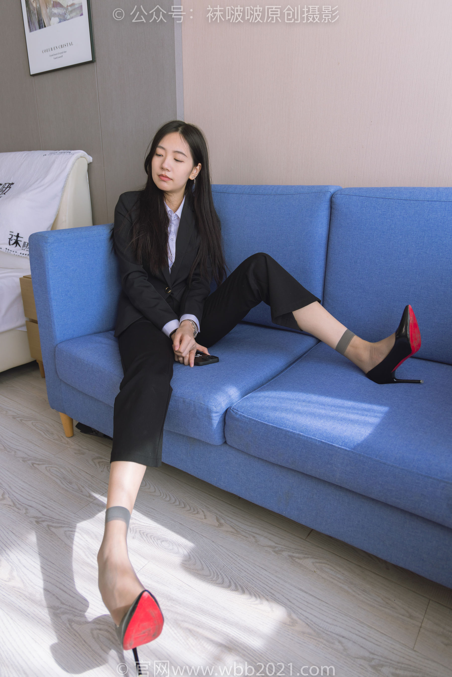 BoBoSocks袜啵啵 No.245 小甜豆 -高跟鞋、短灰丝、半蹲镜头较多