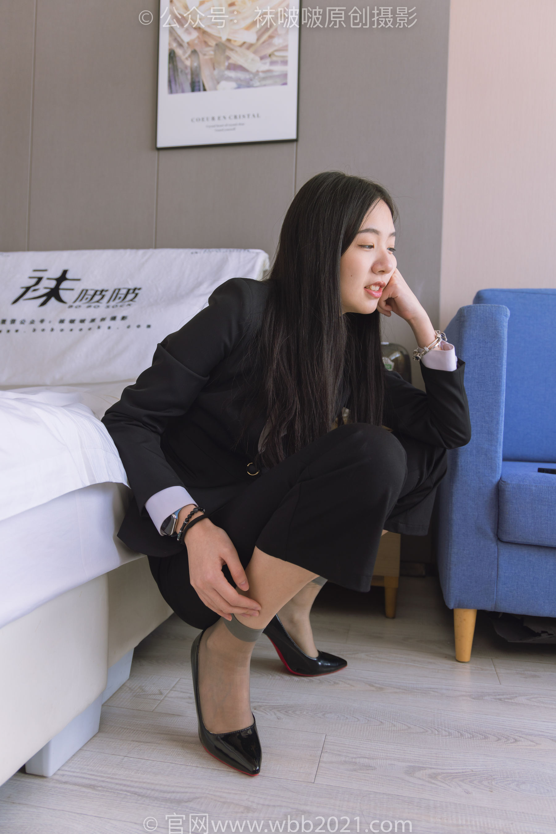 BoBoSocks袜啵啵 No.245 小甜豆 -高跟鞋、短灰丝、半蹲镜头较多
