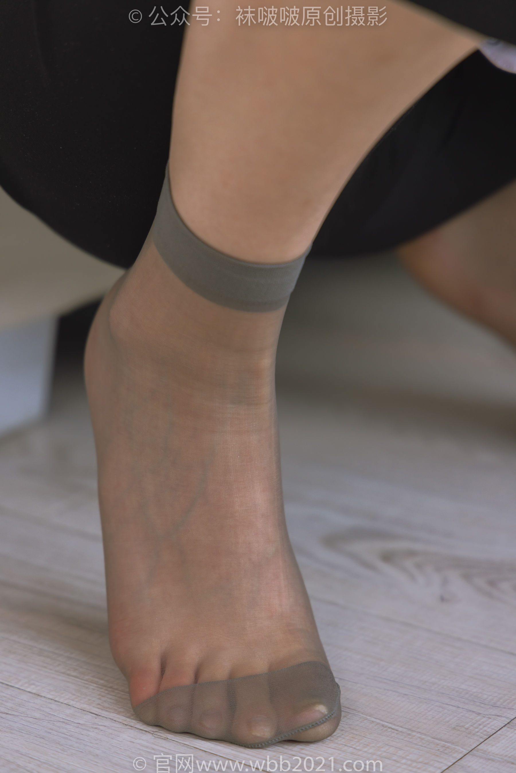 BoBoSocks袜啵啵 No.245 小甜豆 -高跟鞋、短灰丝、半蹲镜头较多