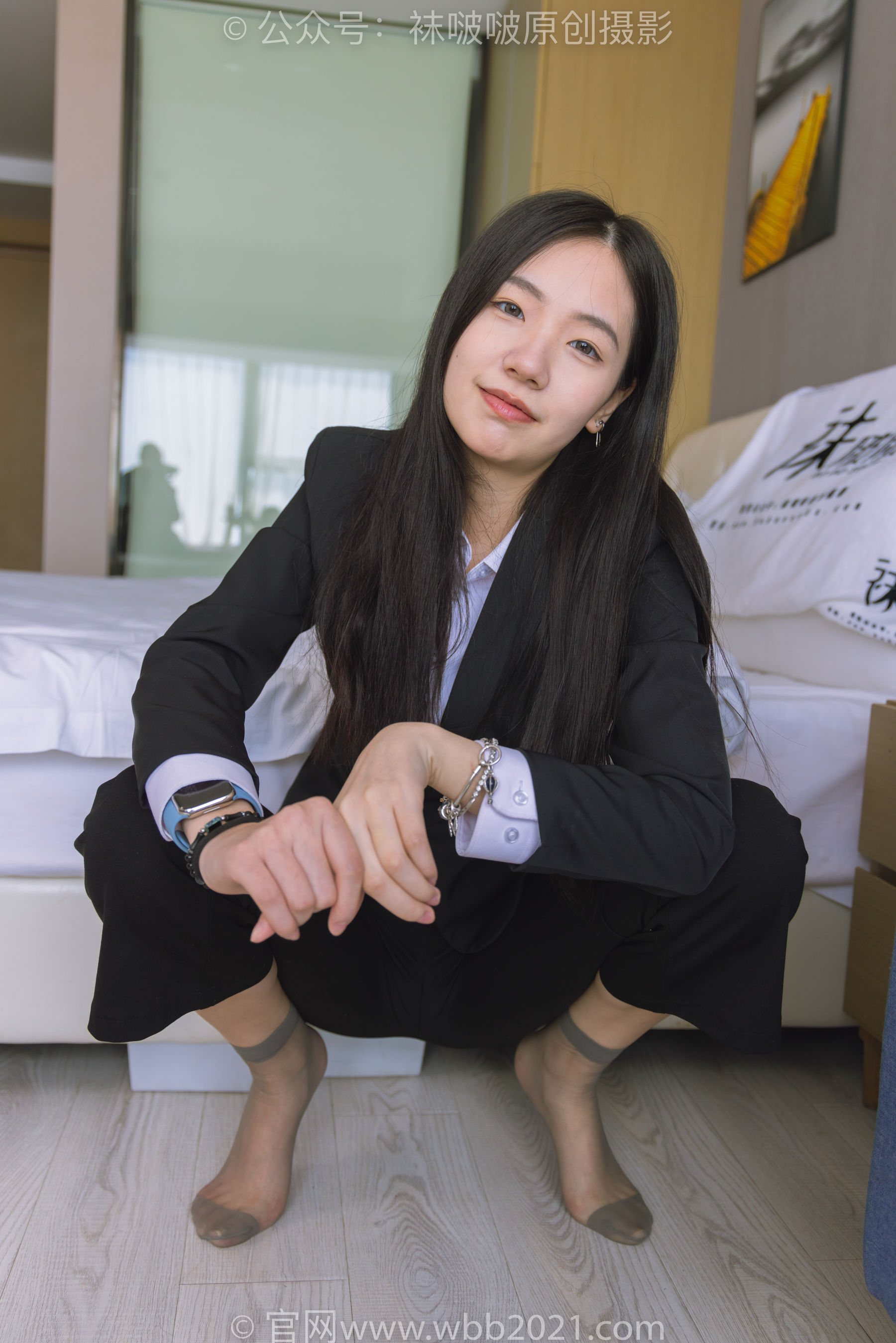 BoBoSocks袜啵啵 No.245 小甜豆 -高跟鞋、短灰丝、半蹲镜头较多
