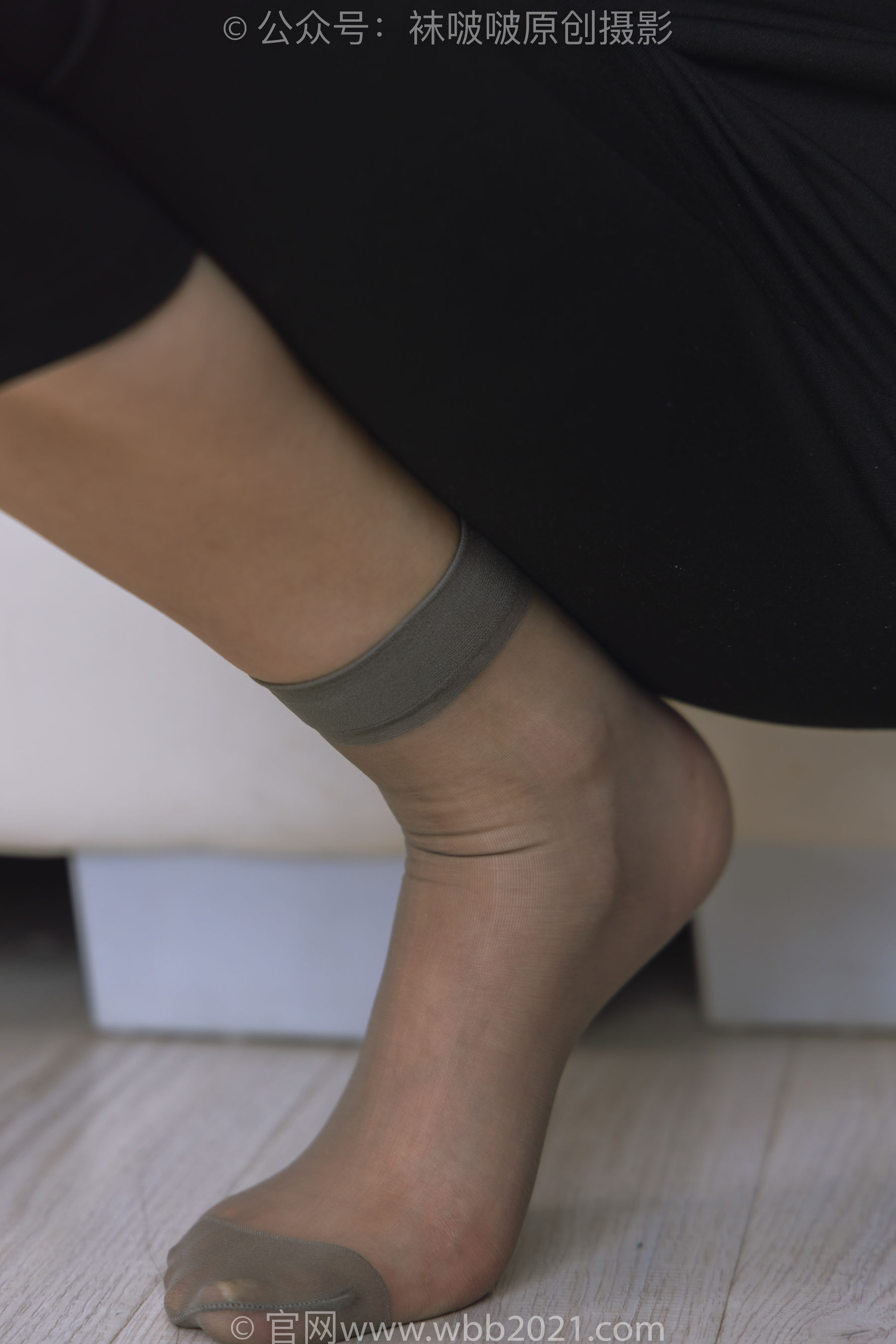 BoBoSocks袜啵啵 No.245 小甜豆 -高跟鞋、短灰丝、半蹲镜头较多