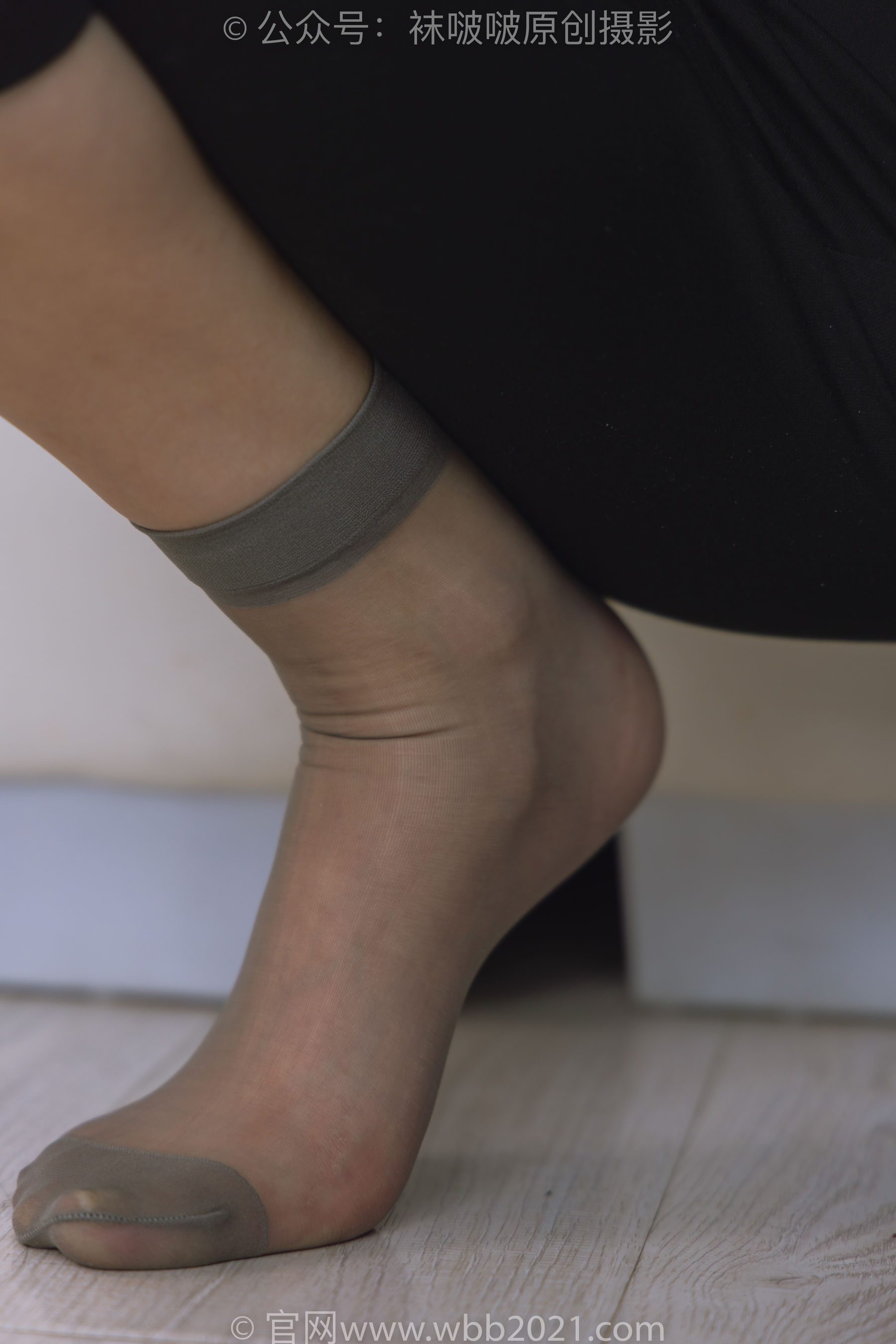 BoBoSocks袜啵啵 No.245 小甜豆 -高跟鞋、短灰丝、半蹲镜头较多