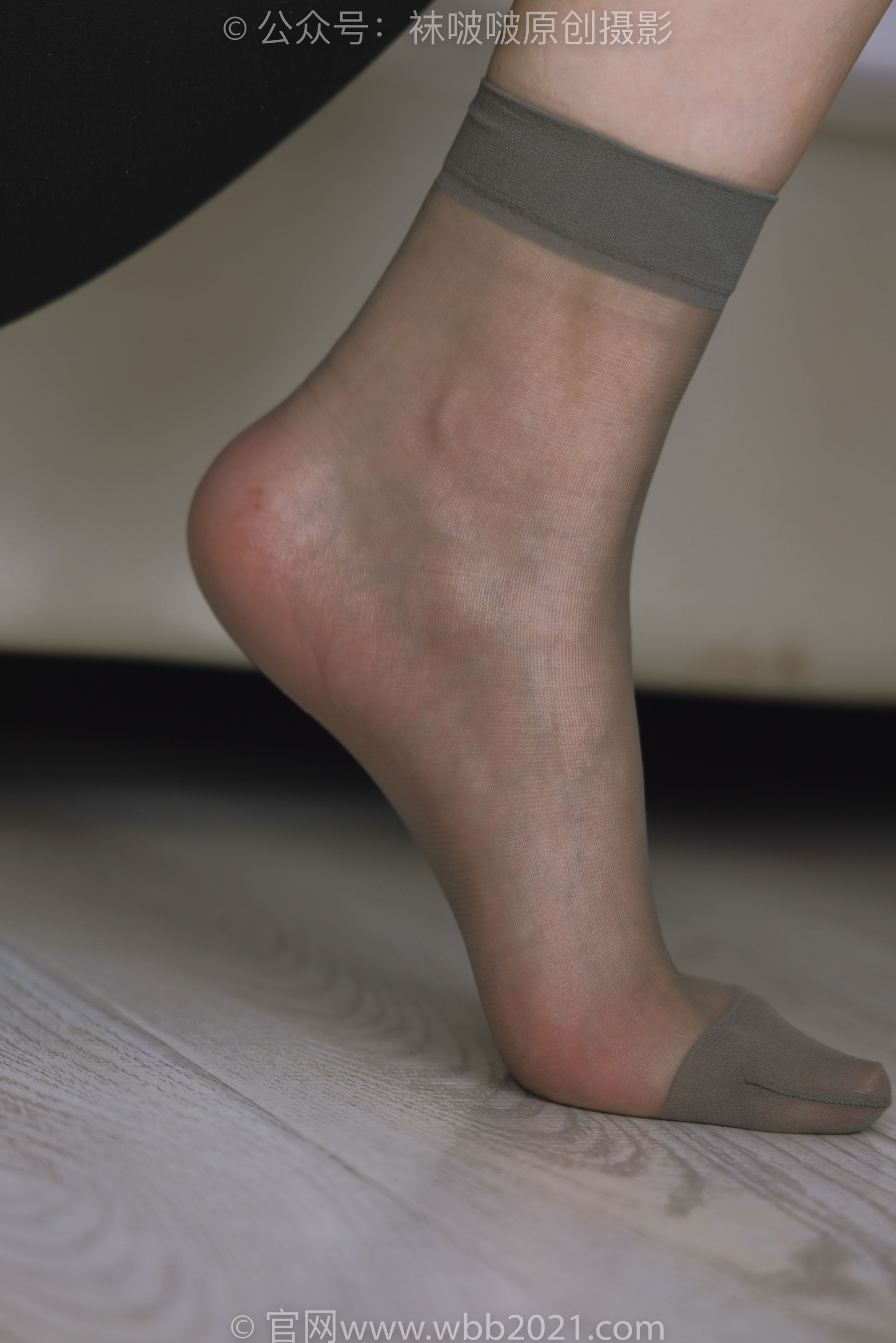 BoBoSocks袜啵啵 No.245 小甜豆 -高跟鞋、短灰丝、半蹲镜头较多