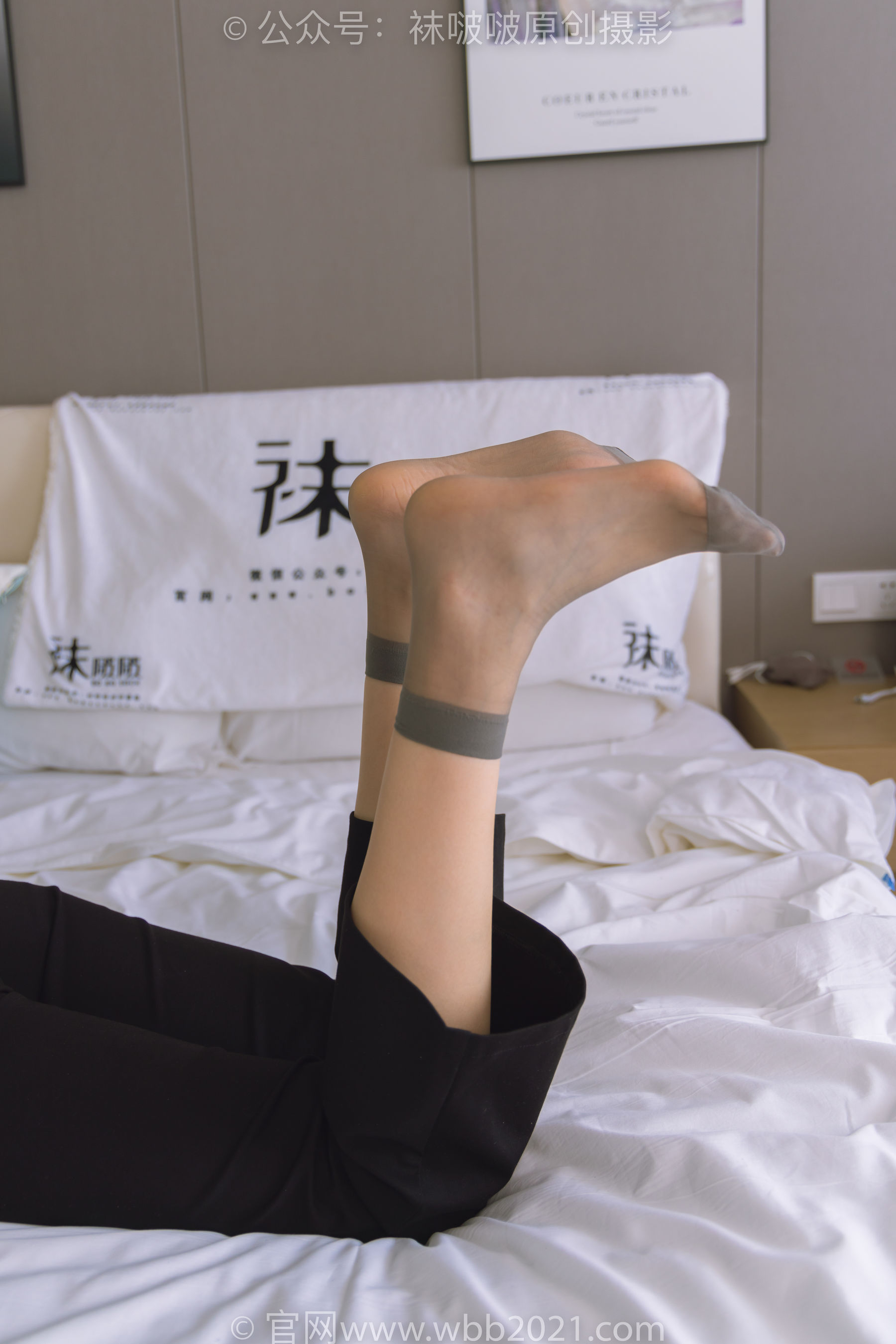 BoBoSocks袜啵啵 No.245 小甜豆 -高跟鞋、短灰丝、半蹲镜头较多