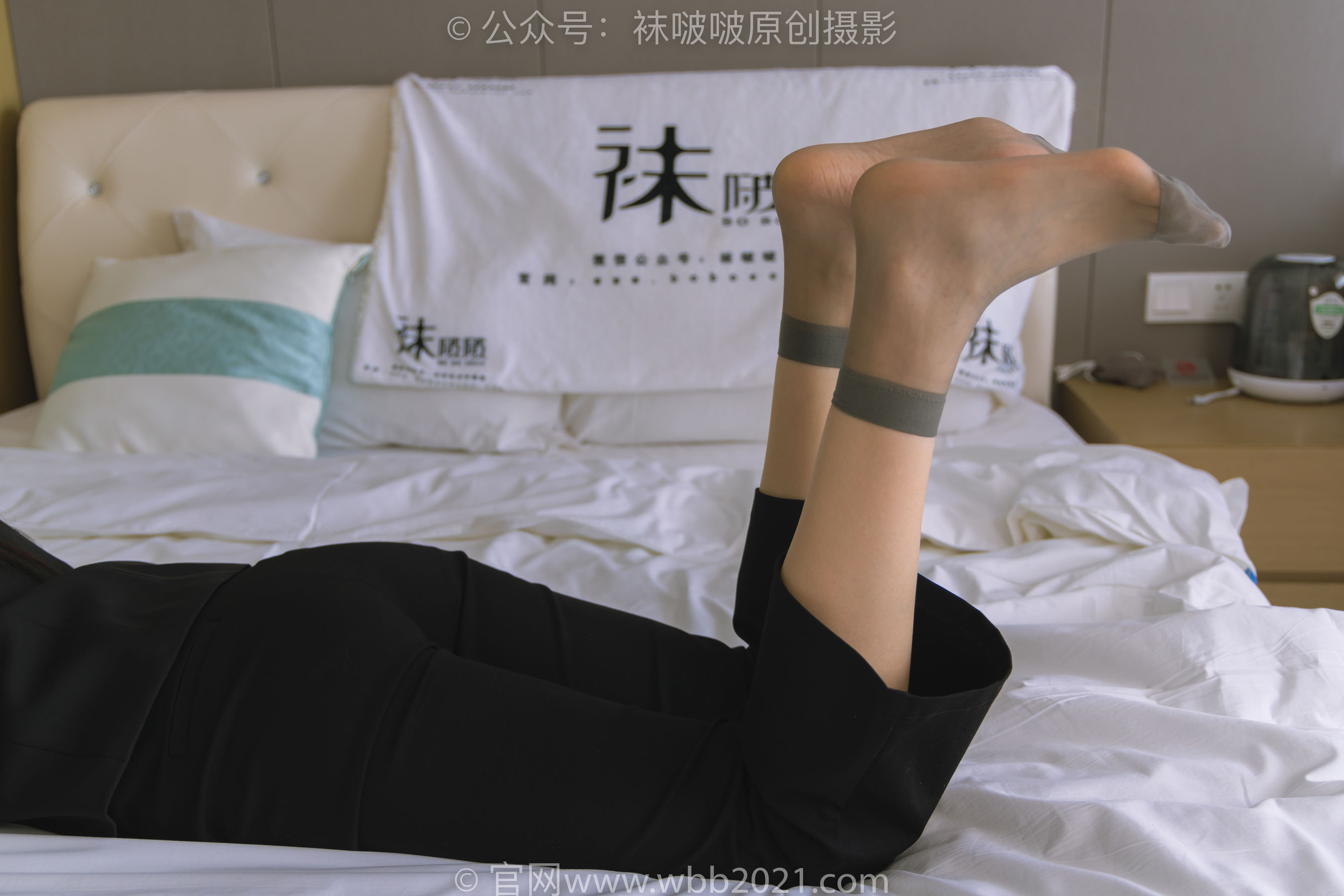 BoBoSocks袜啵啵 No.245 小甜豆 -高跟鞋、短灰丝、半蹲镜头较多