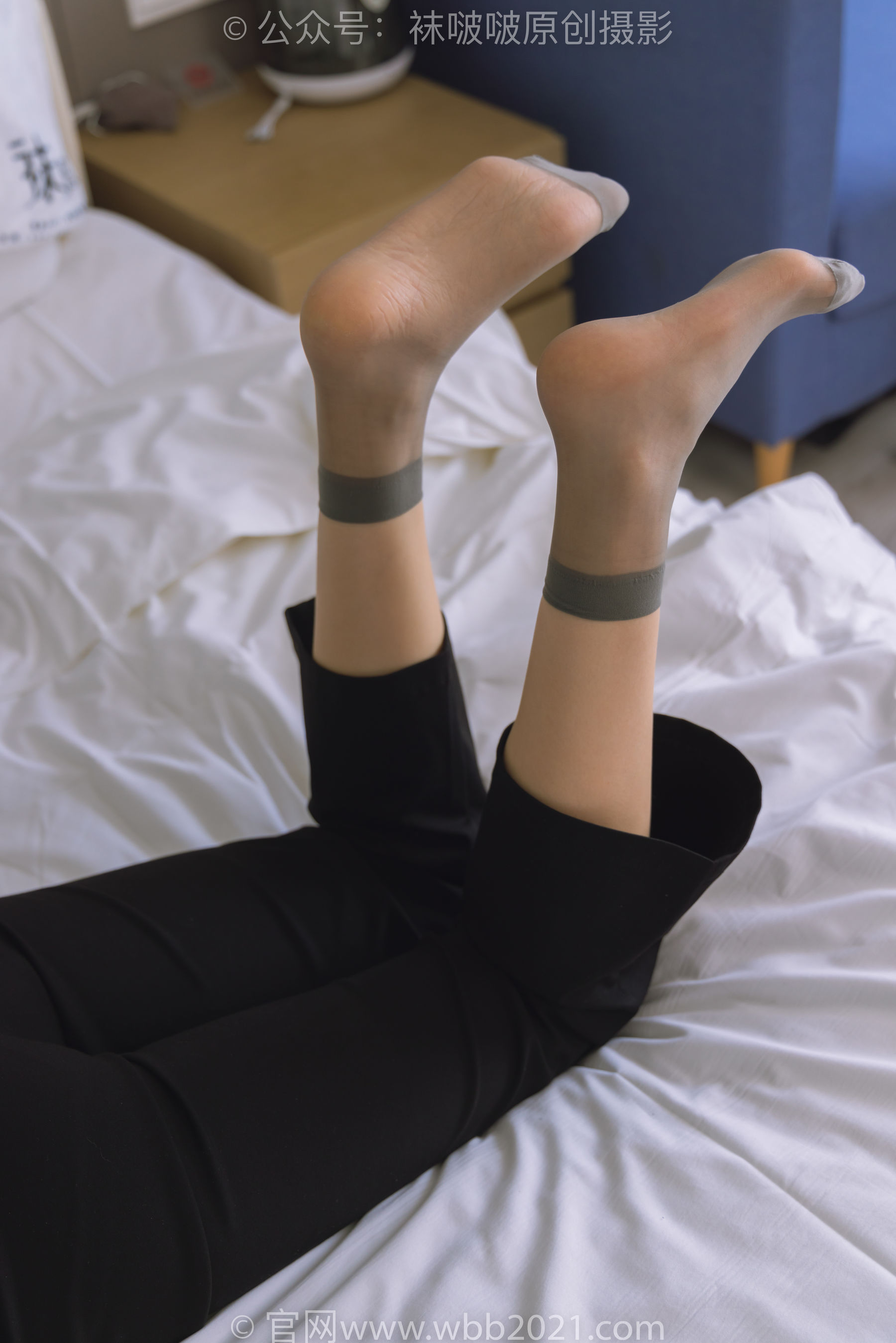 BoBoSocks袜啵啵 No.245 小甜豆 -高跟鞋、短灰丝、半蹲镜头较多