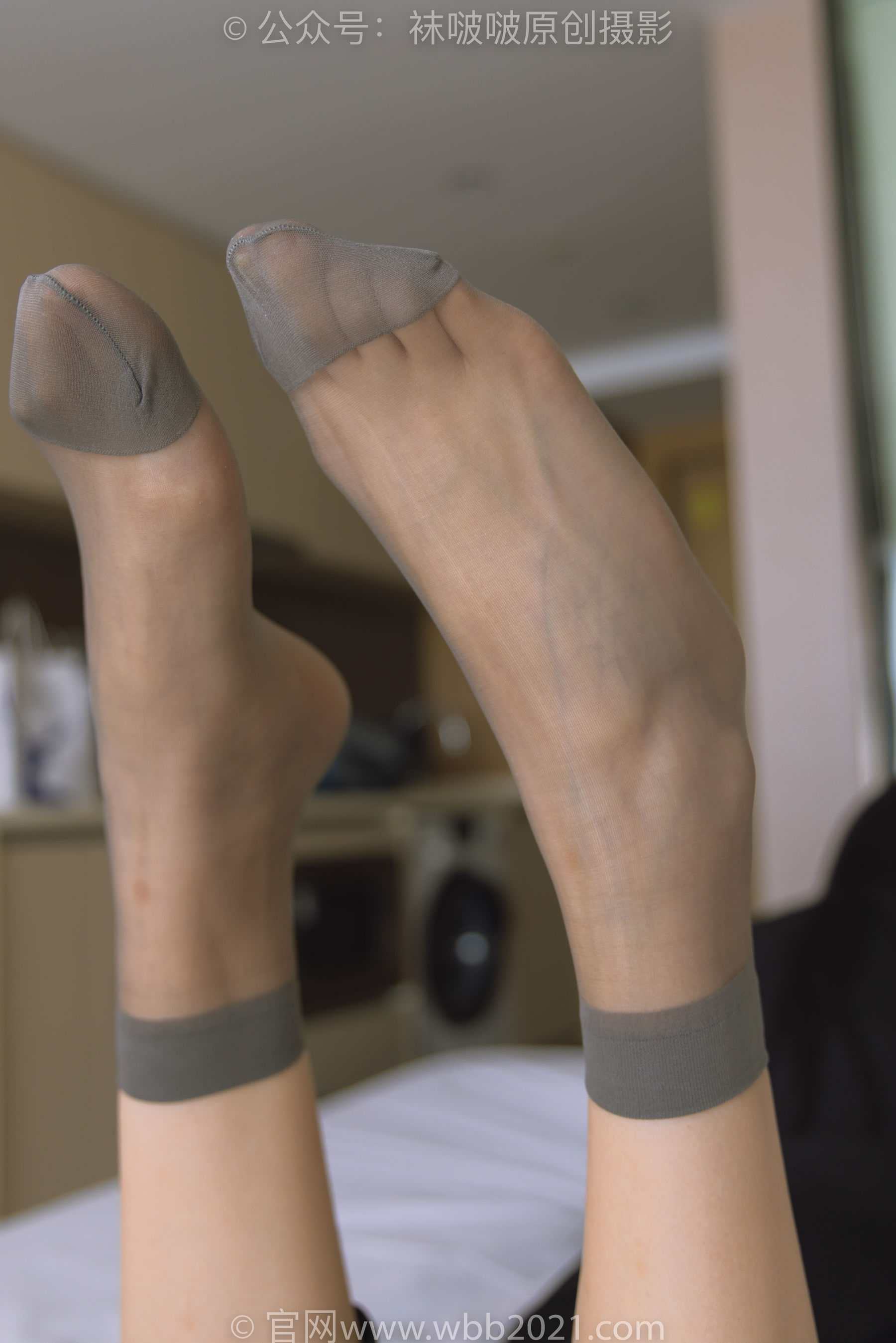 BoBoSocks袜啵啵 No.245 小甜豆 -高跟鞋、短灰丝、半蹲镜头较多