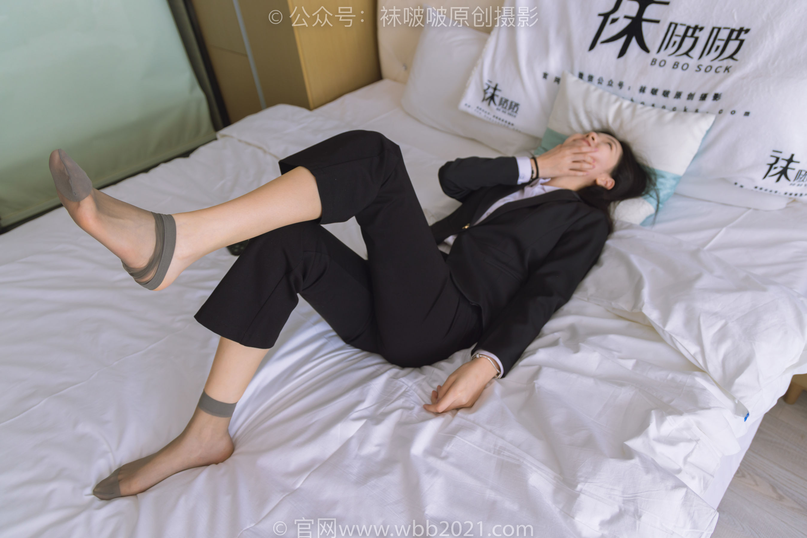 BoBoSocks袜啵啵 No.245 小甜豆 -高跟鞋、短灰丝、半蹲镜头较多