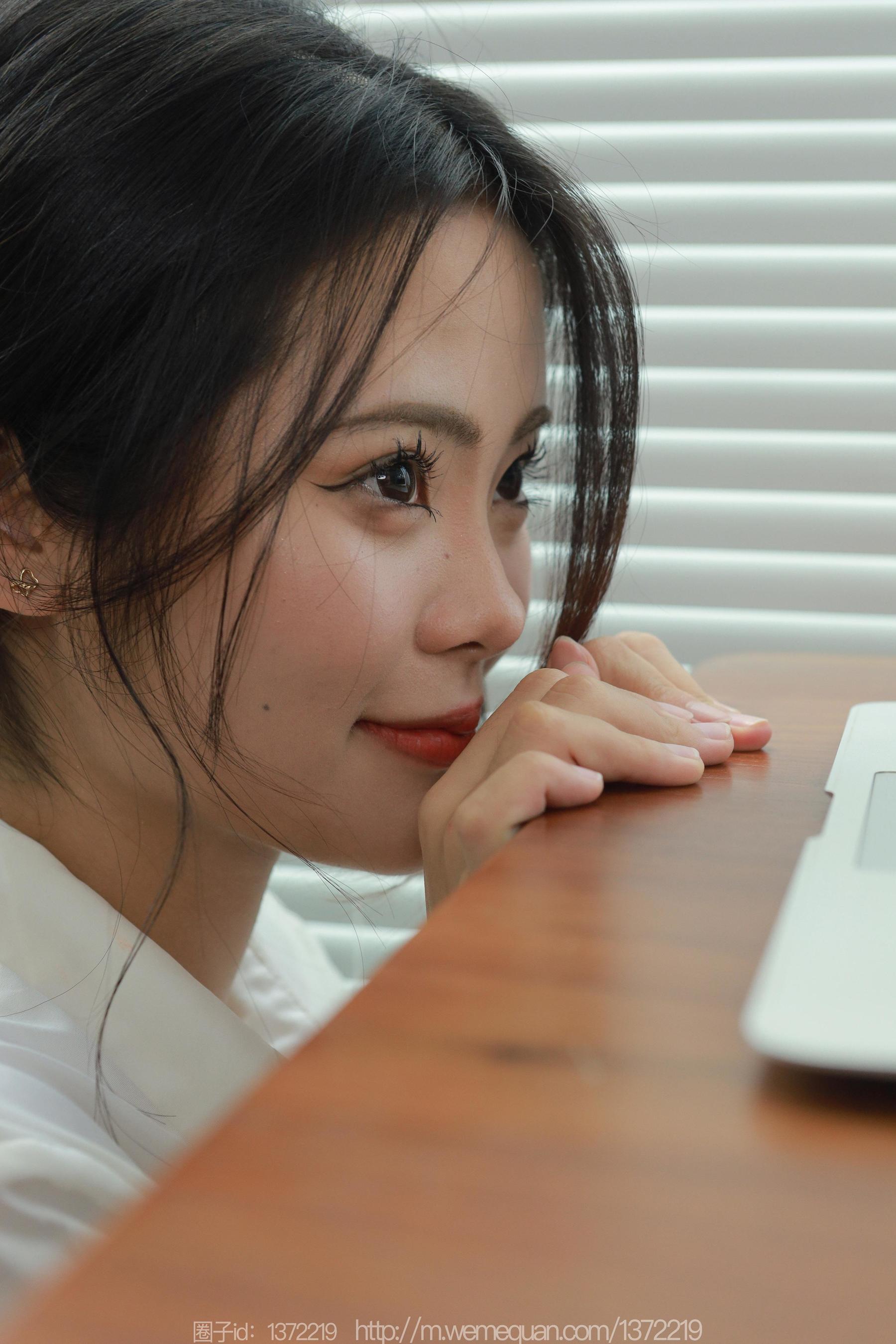 IESS异思趣向 - 模特：兔兔 《会议缺席》