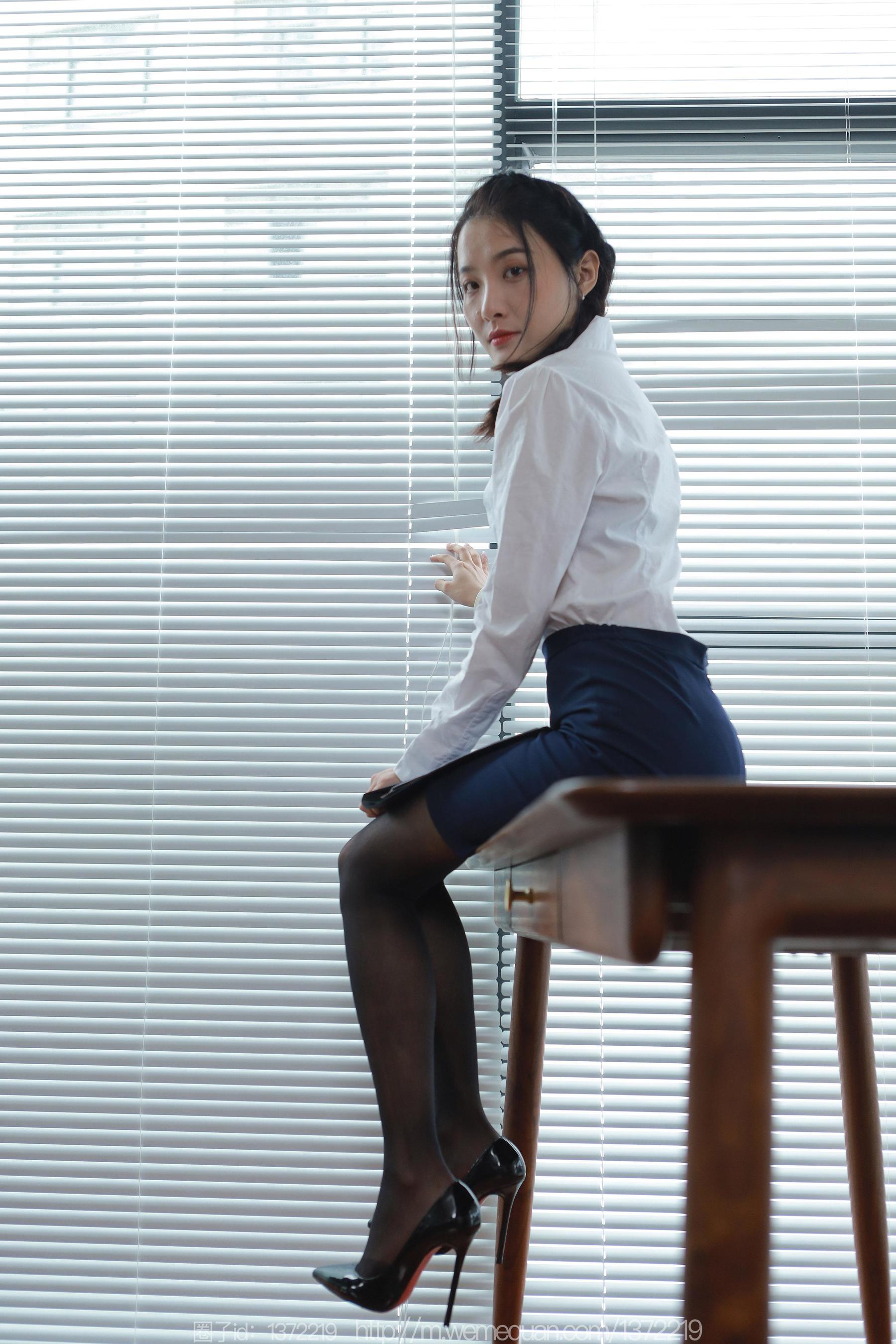 IESS异思趣向 - 模特：婉萍 《蓝裙OL》