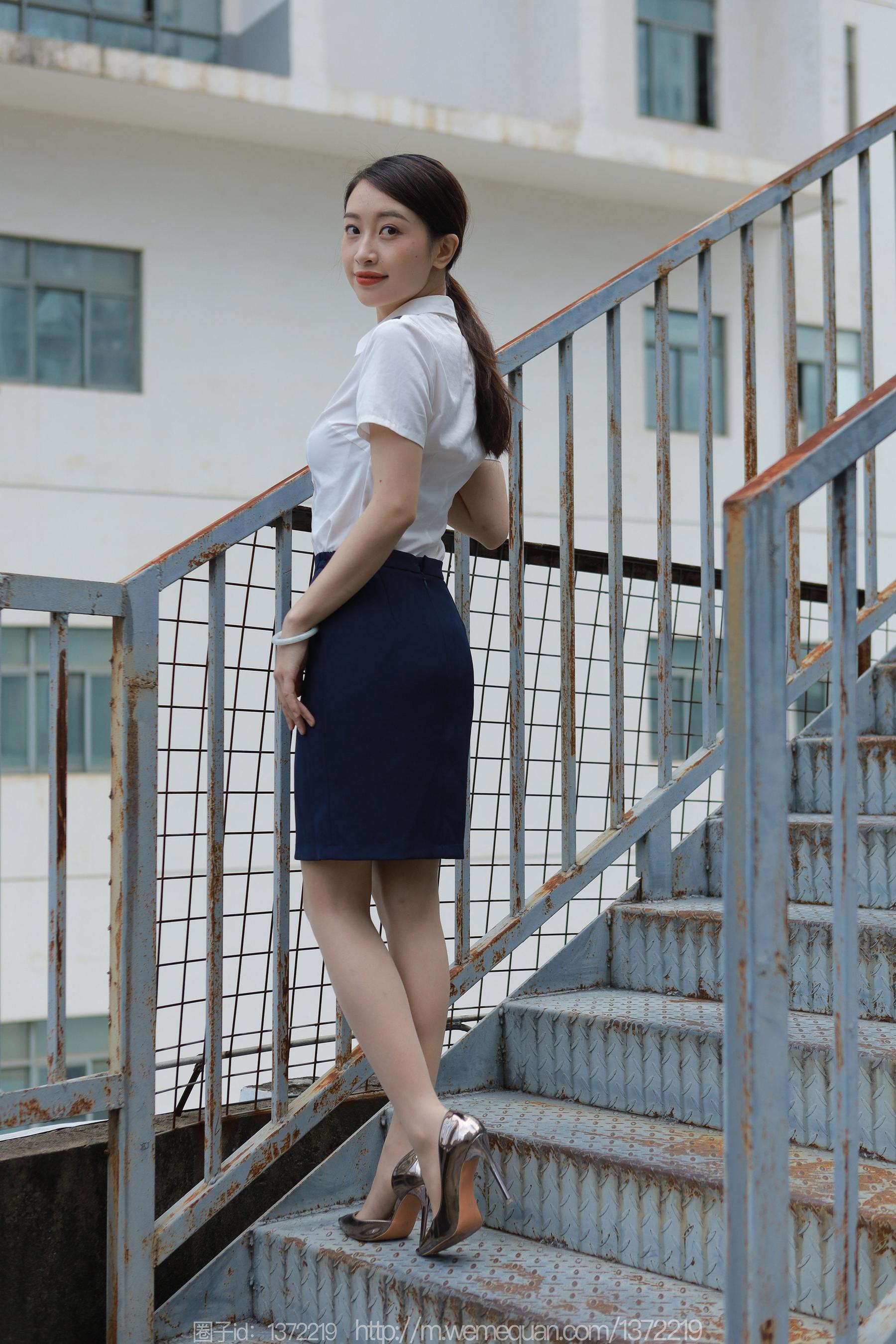IESS异思趣向 - 模特：小婕 《桌上的交易》