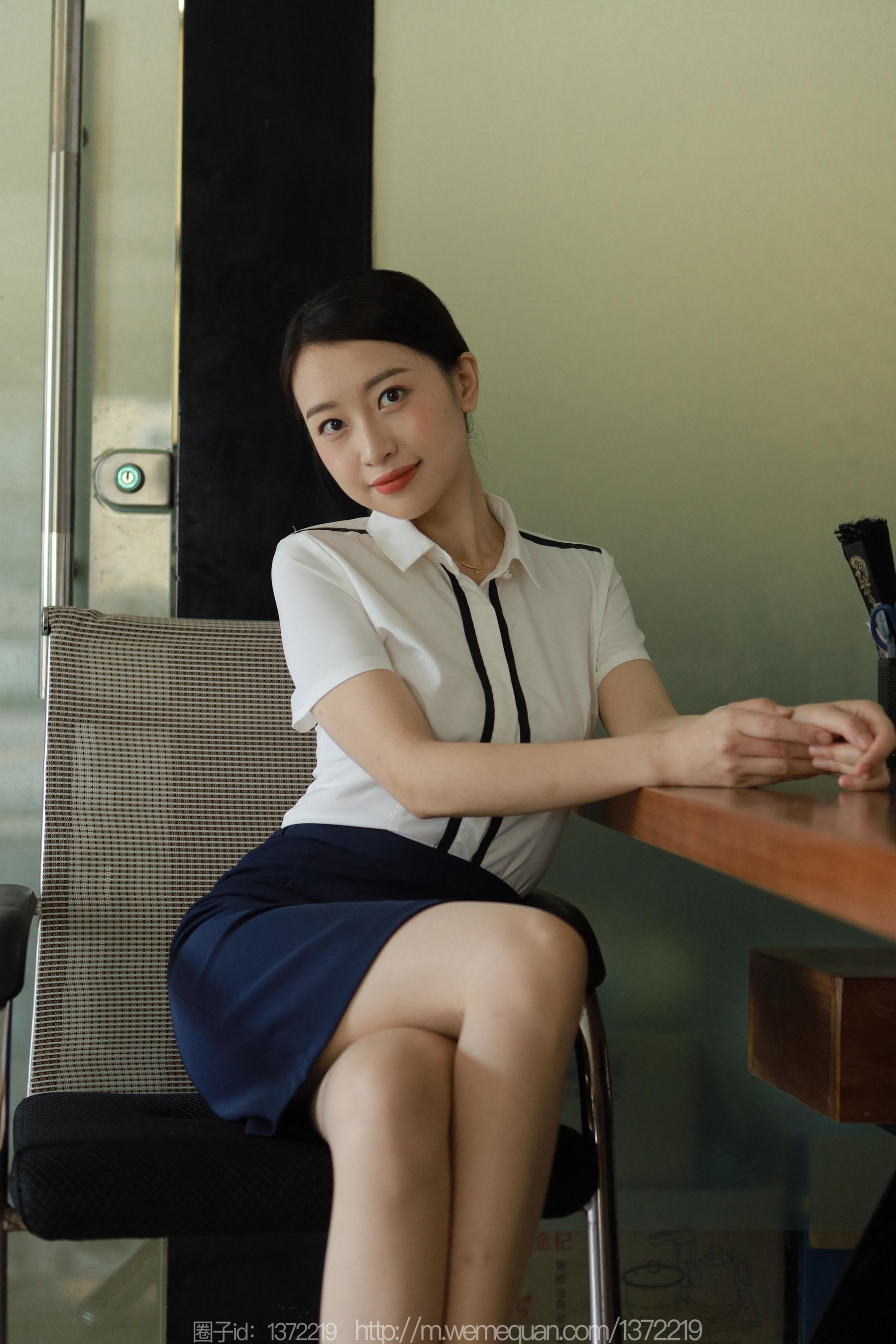 IESS异思趣向 - 模特：小婕 《桌上的交易》