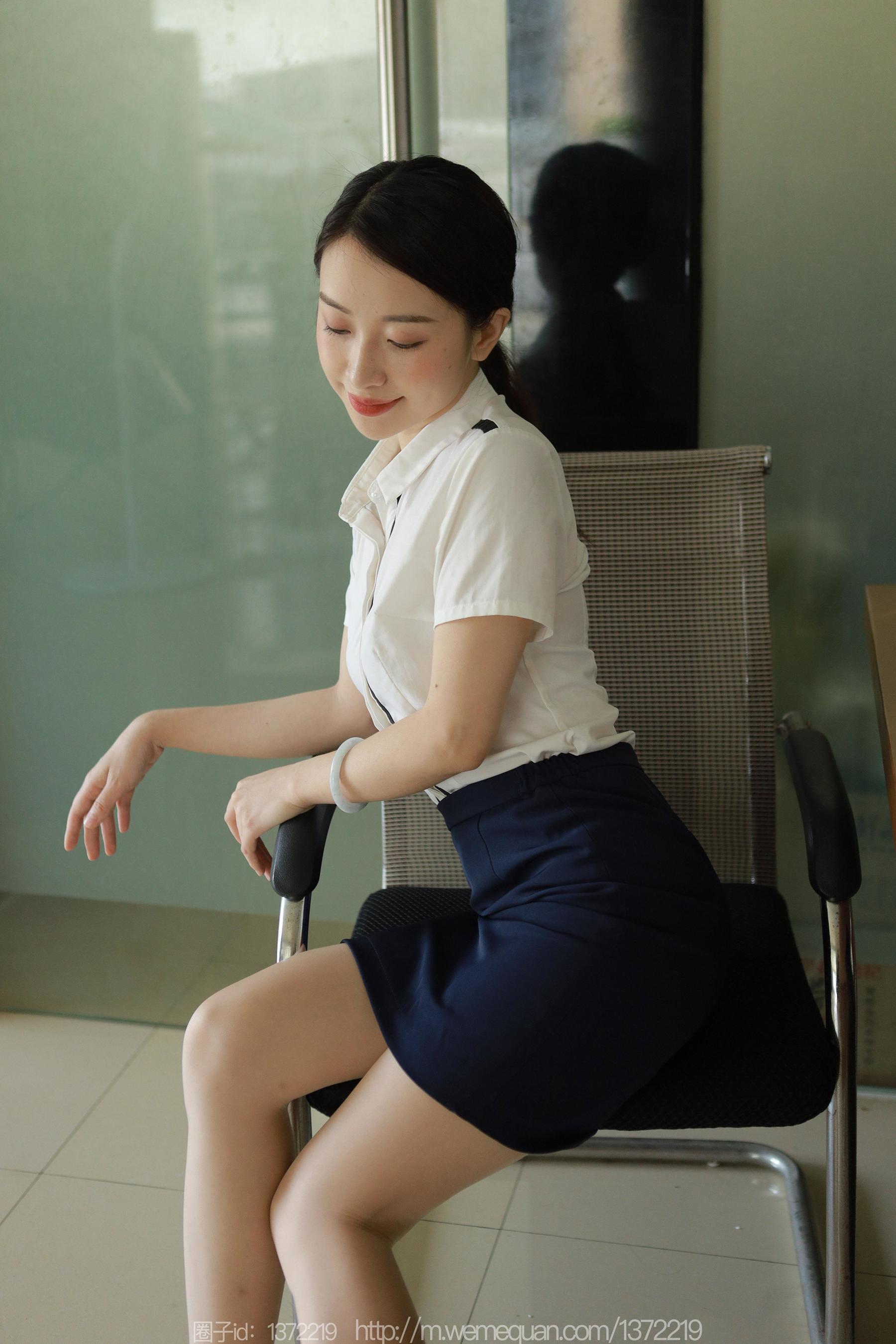 IESS异思趣向 - 模特：小婕 《桌上的交易》