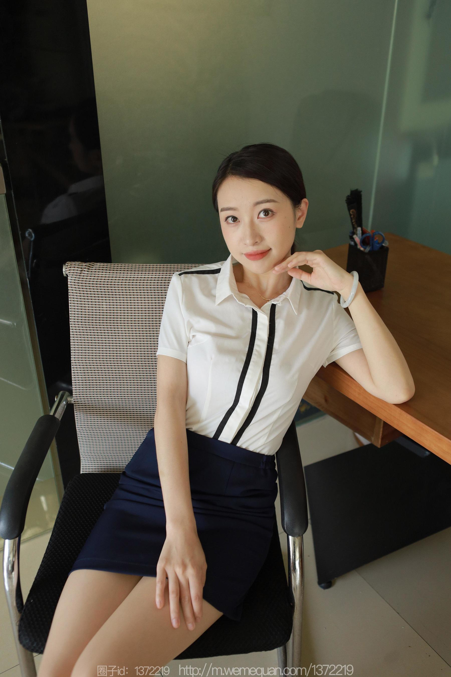 IESS异思趣向 - 模特：小婕 《桌上的交易》