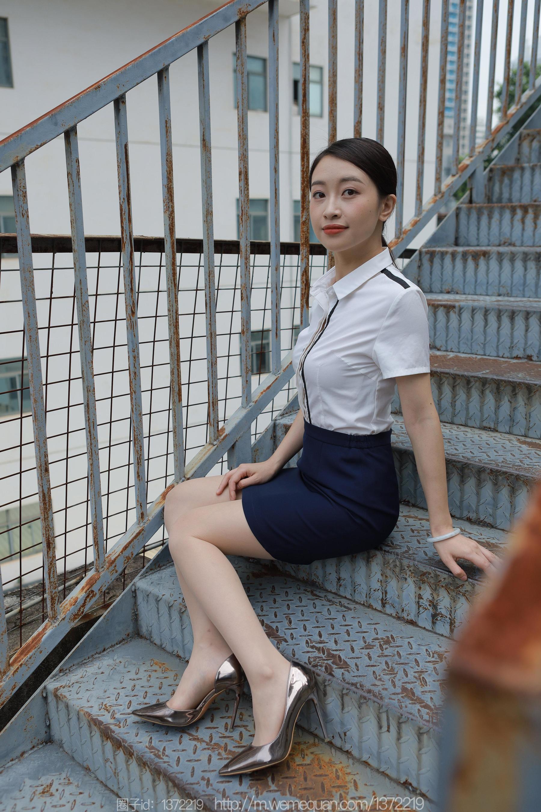 IESS异思趣向 - 模特：小婕 《桌上的交易》